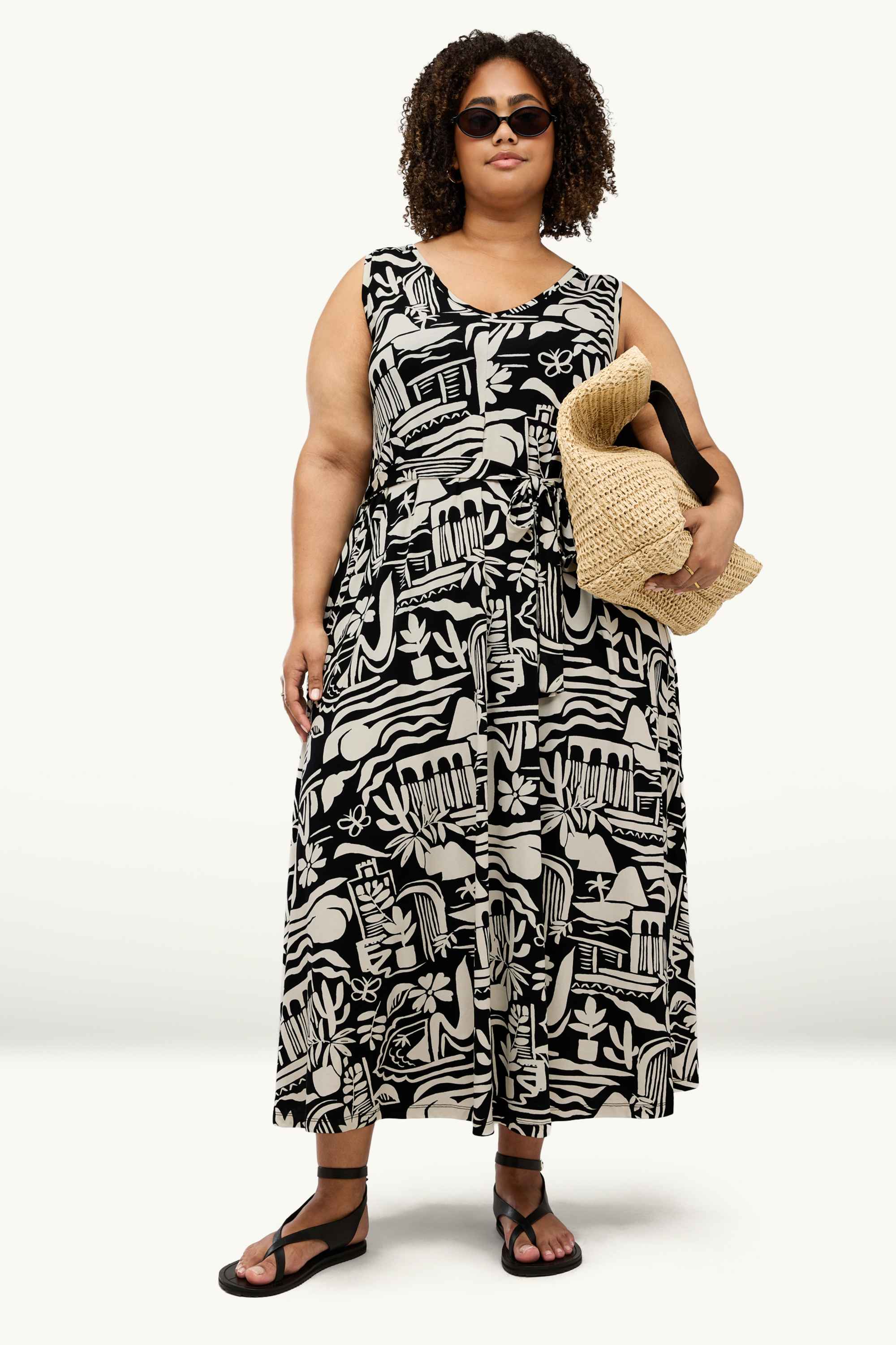 A-line dress with V-neck - patterned black / white