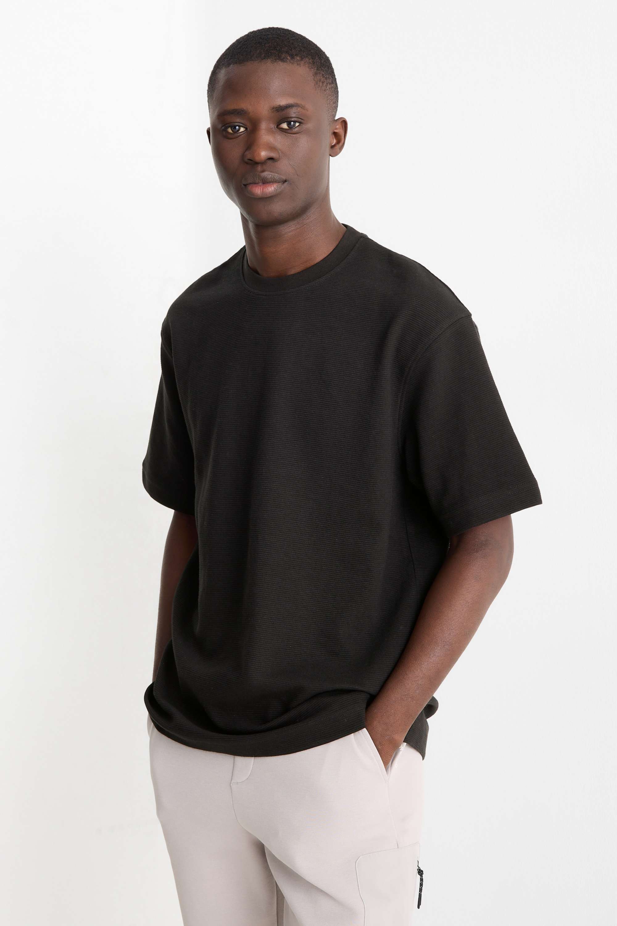 T-shirt - relaxed fit black