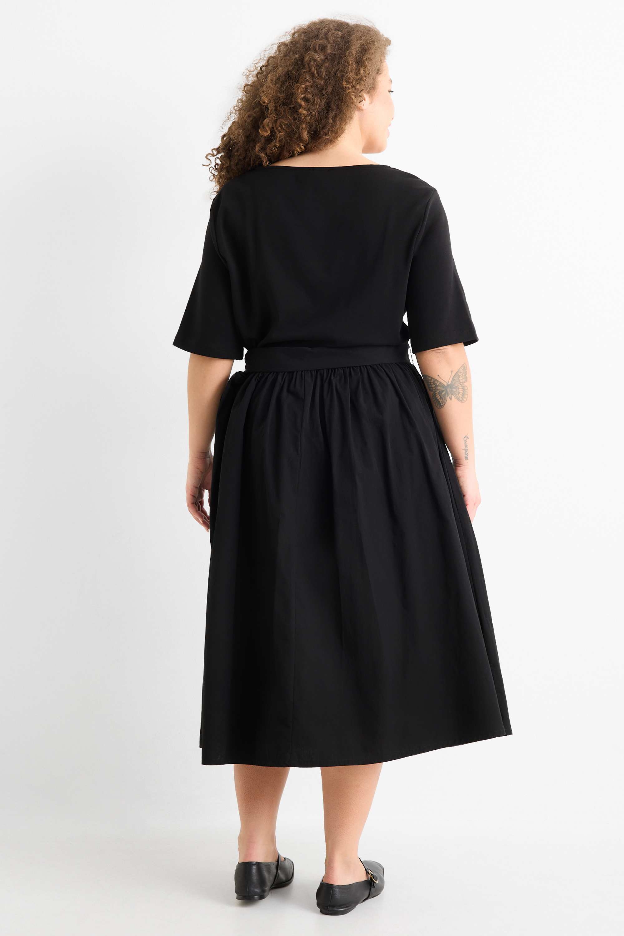 Fit & flare dress with belt black