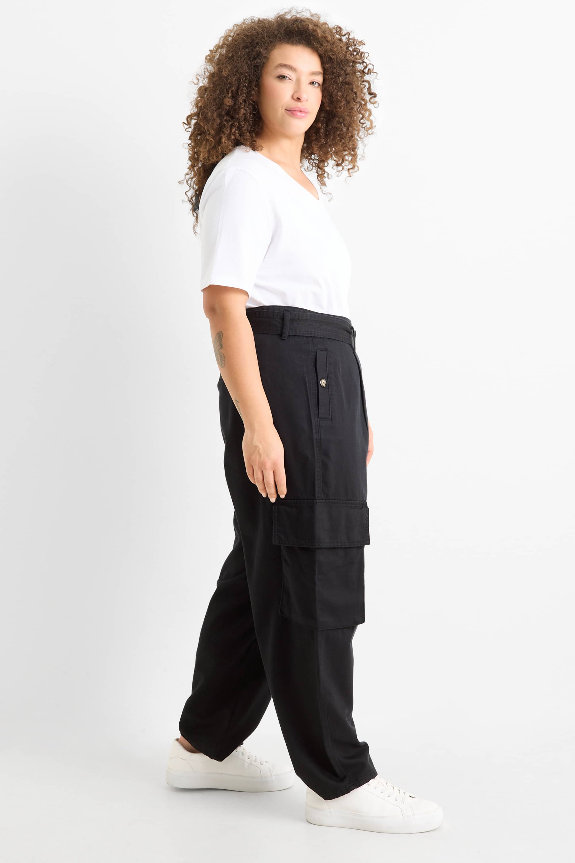 Cargo trousers with belt - high waist - tapered fit black