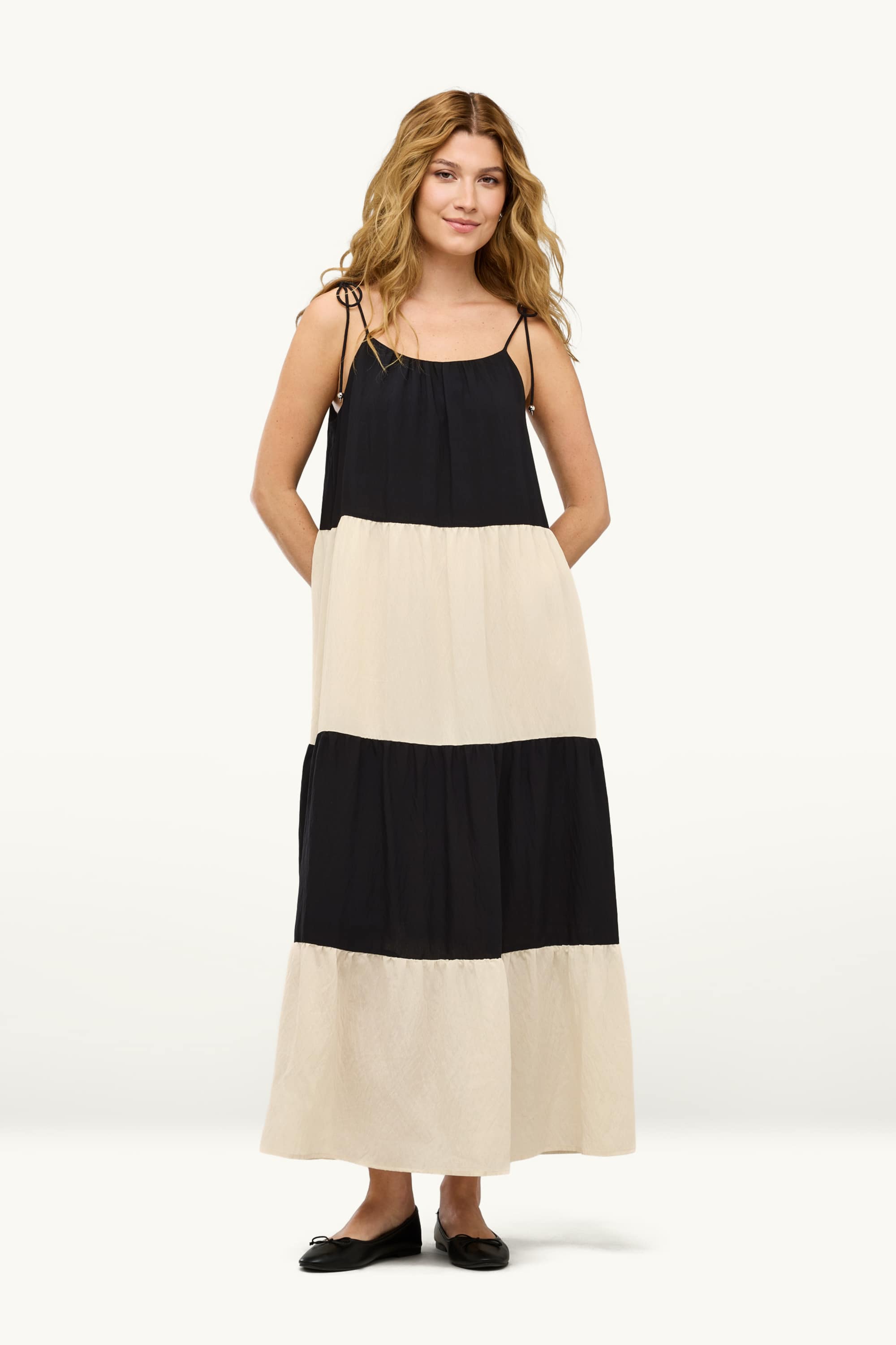 A-line dress - striped black / white