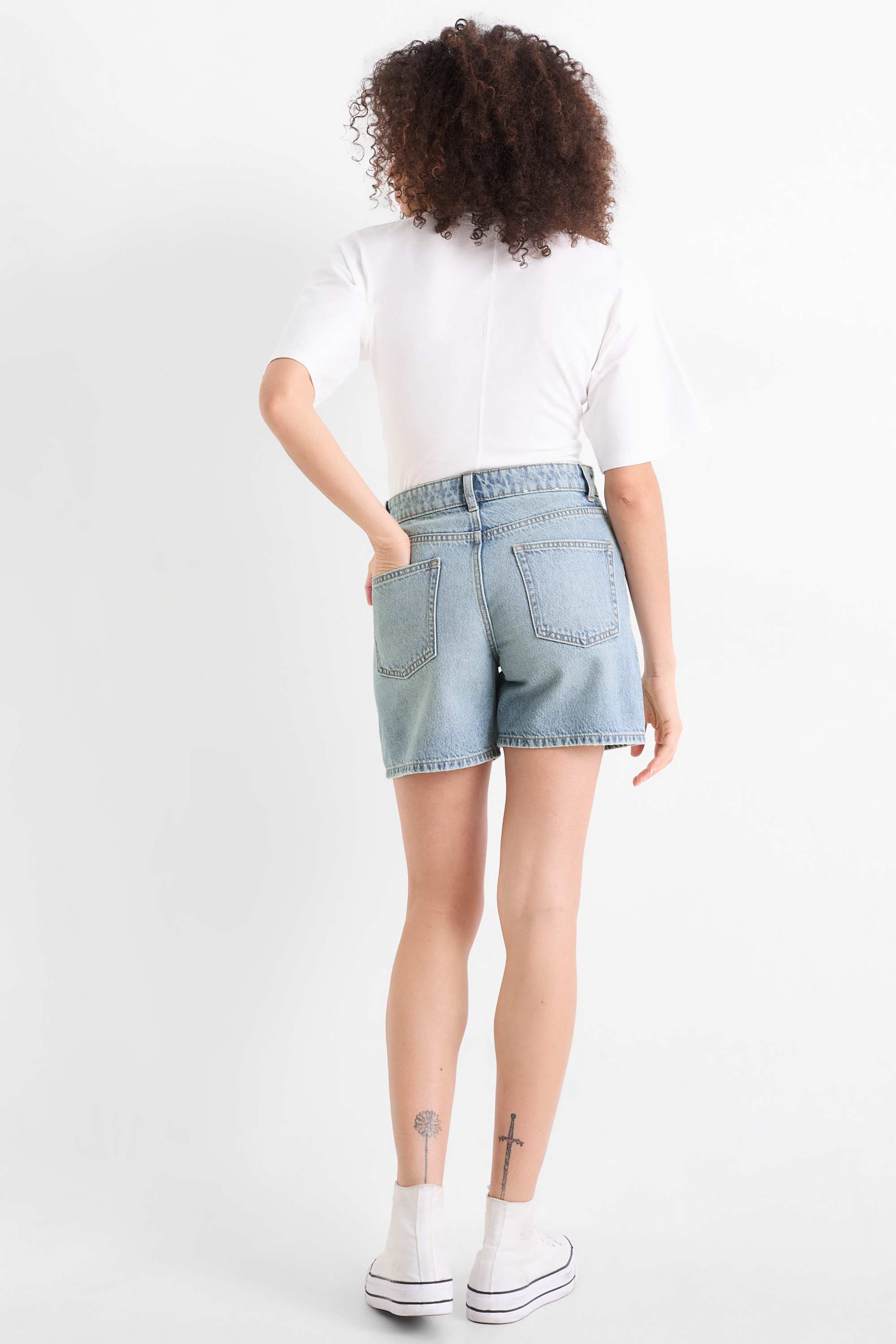 Mom shorts - mid-rise waist light blue