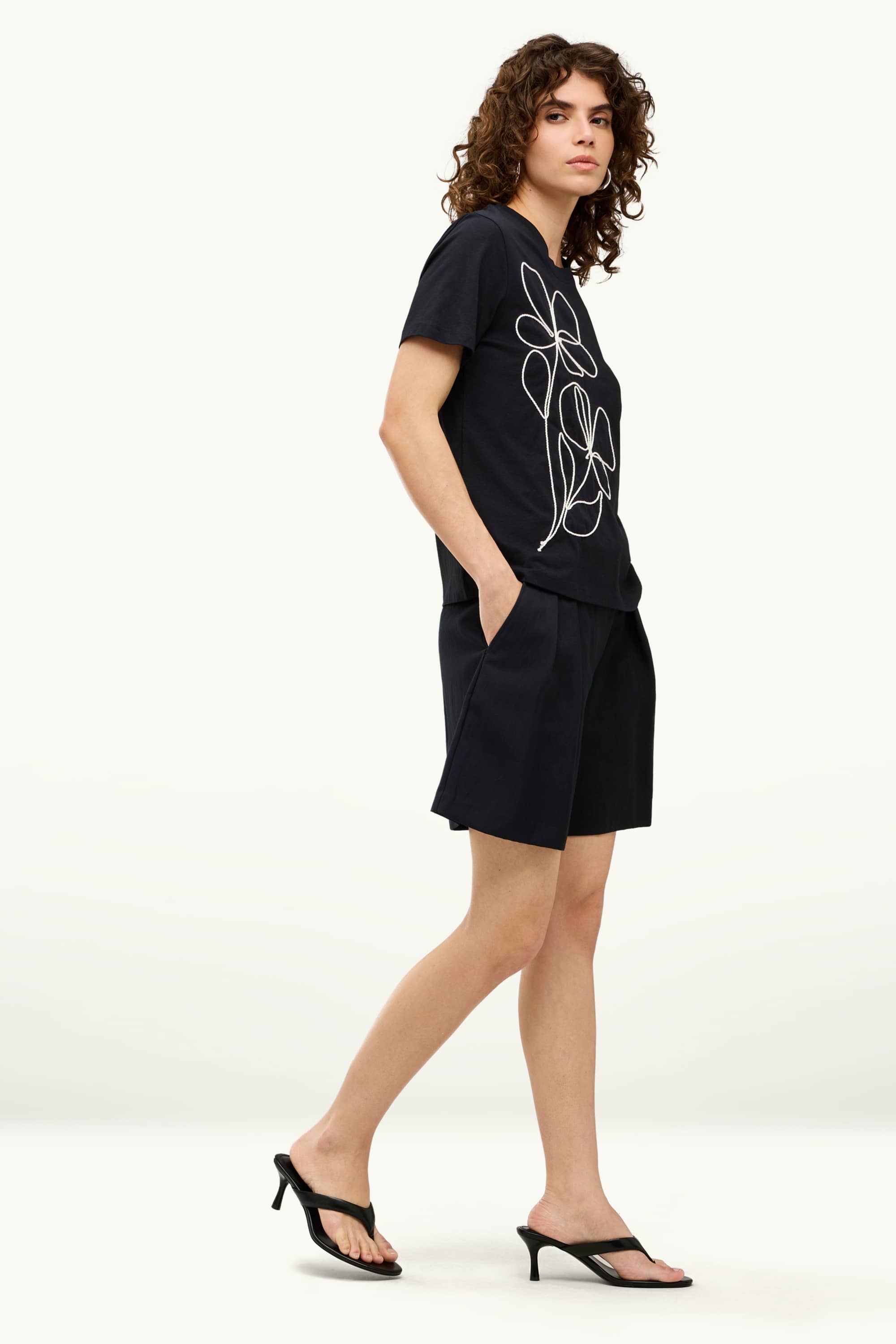 Bermuda shorts with belt - high waist black