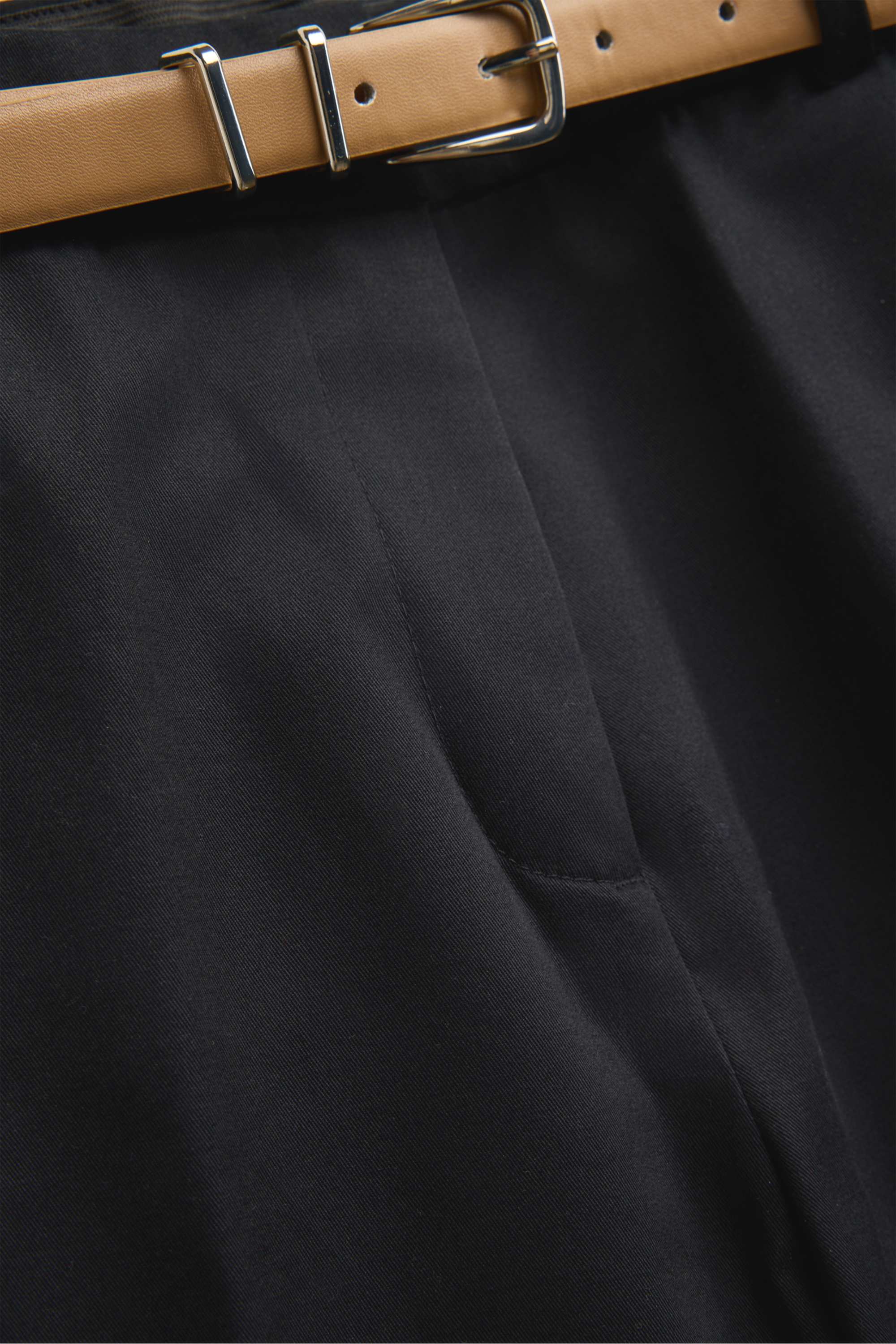 Cloth trousers with belt - mid-rise waist - tapered fit black