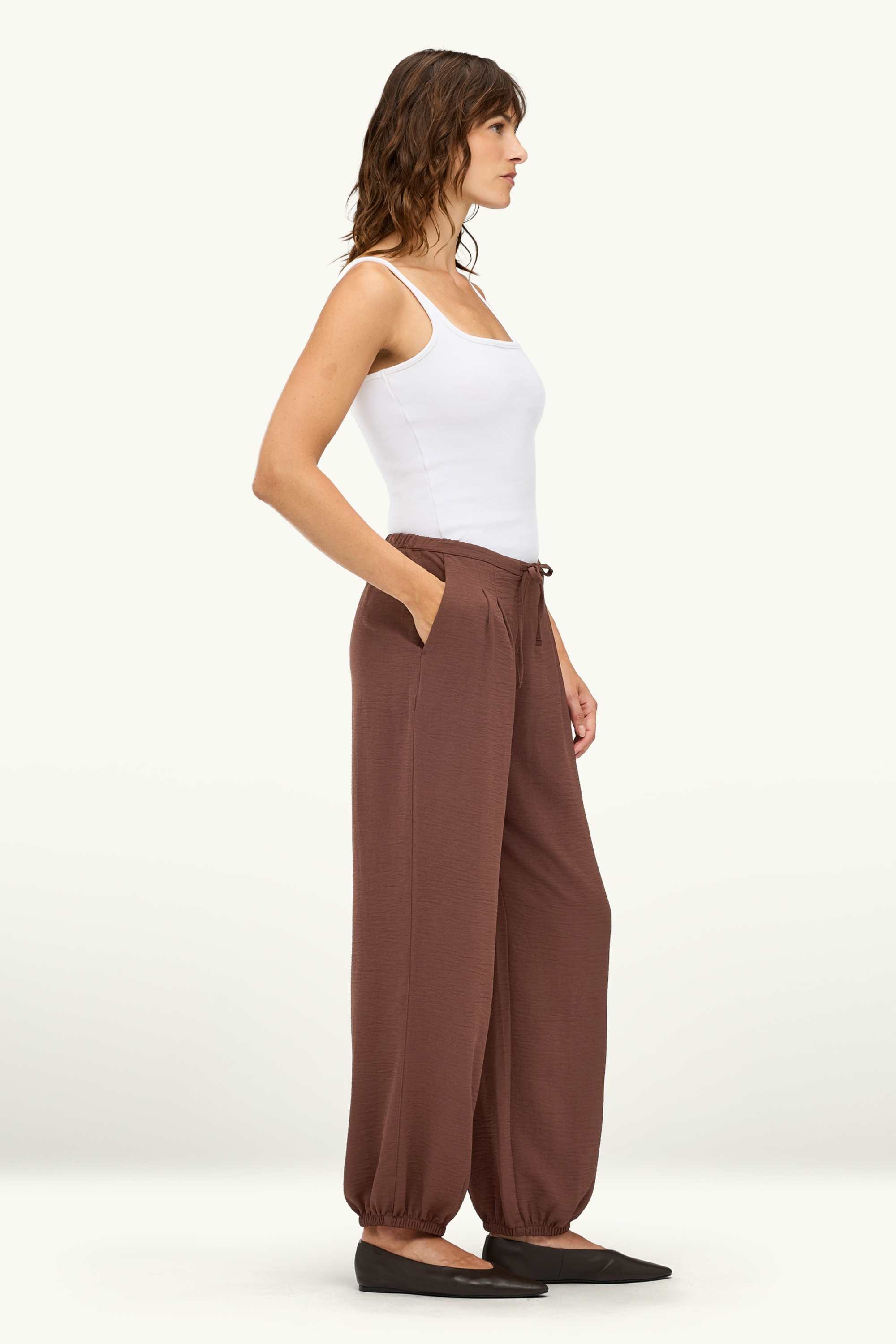 Harem trousers - mid-rise waist - balloon leg brown