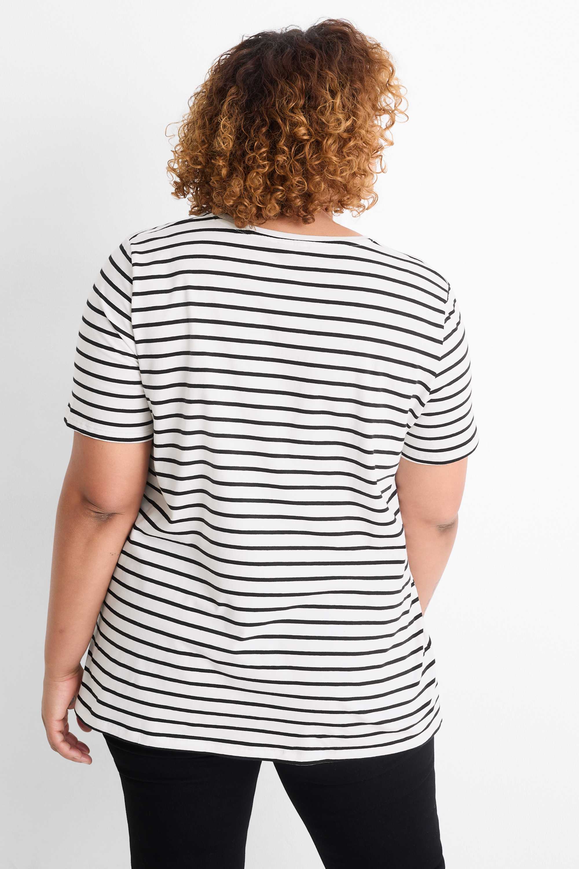 V-neck T-shirt- striped black / white (5)