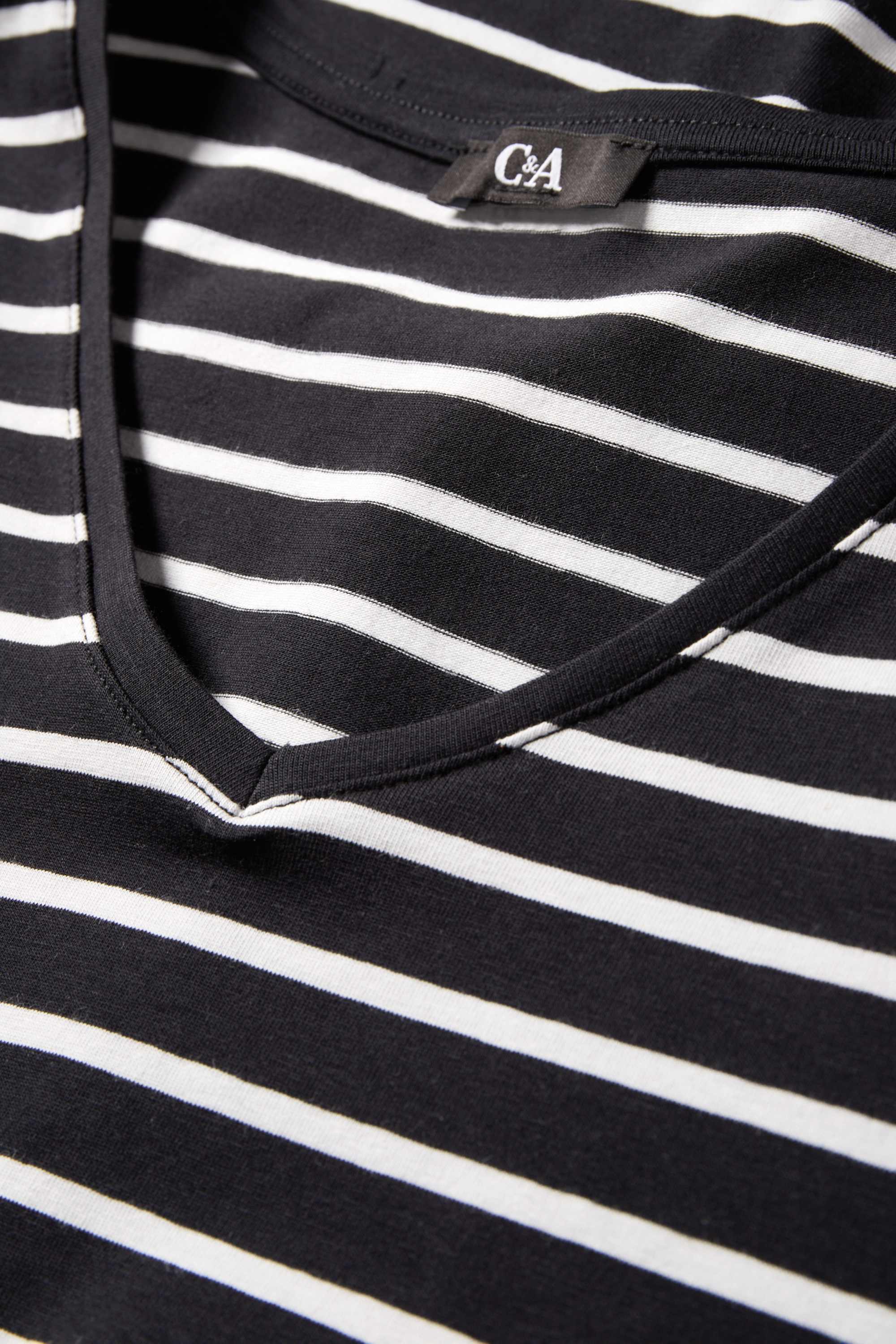 V-neck T-shirt- striped black / white (6)