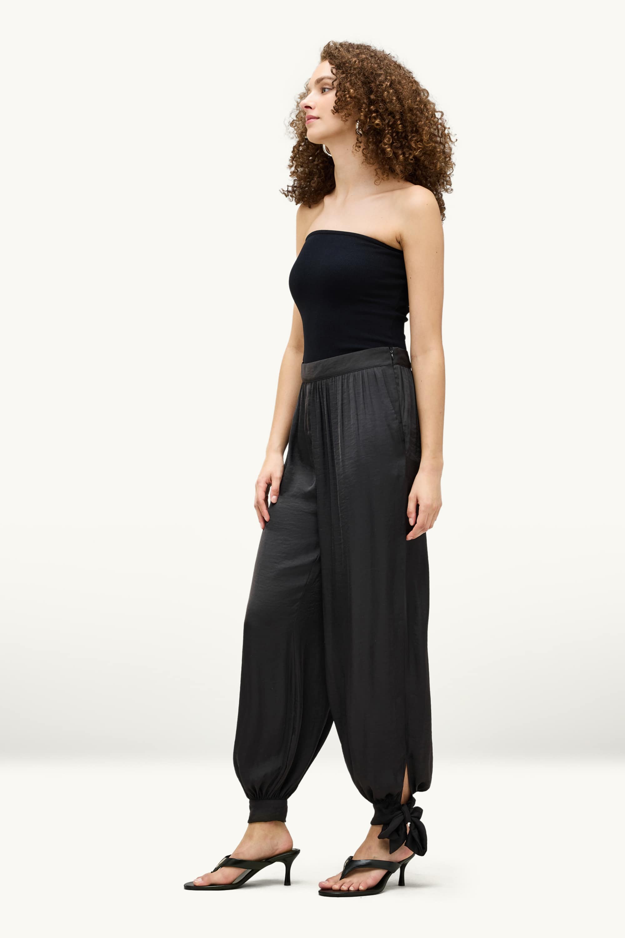 Harem trousers - mid-rise waist - balloon leg black