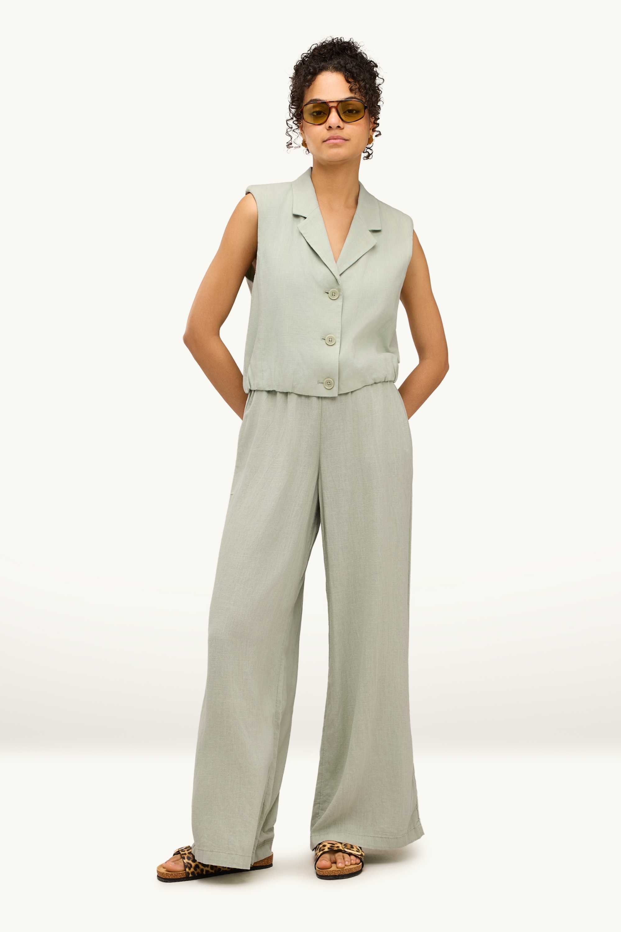 Waistcoat with linen content - fitted light green
