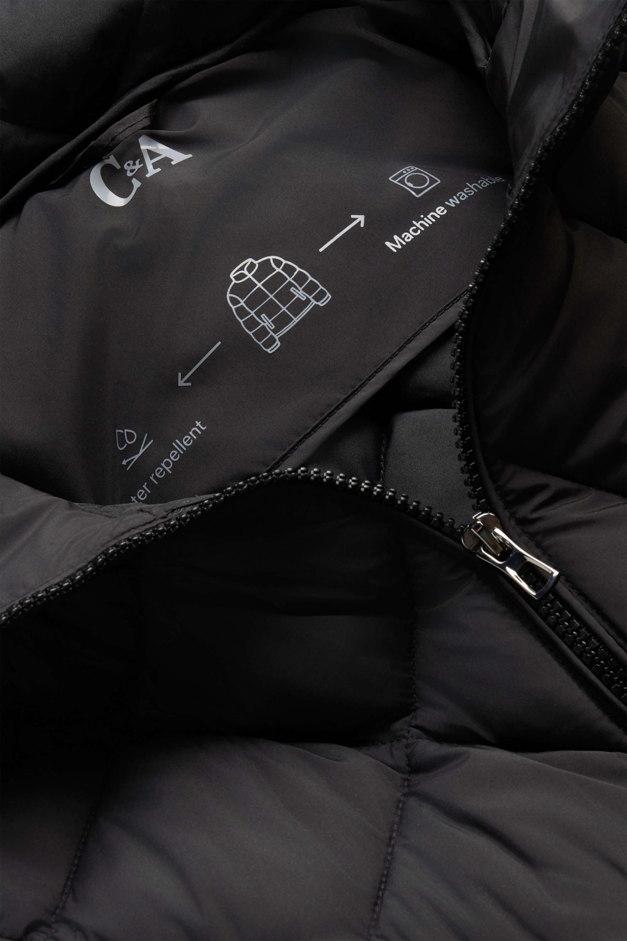 Quilted gilet with hood - water-repellent black