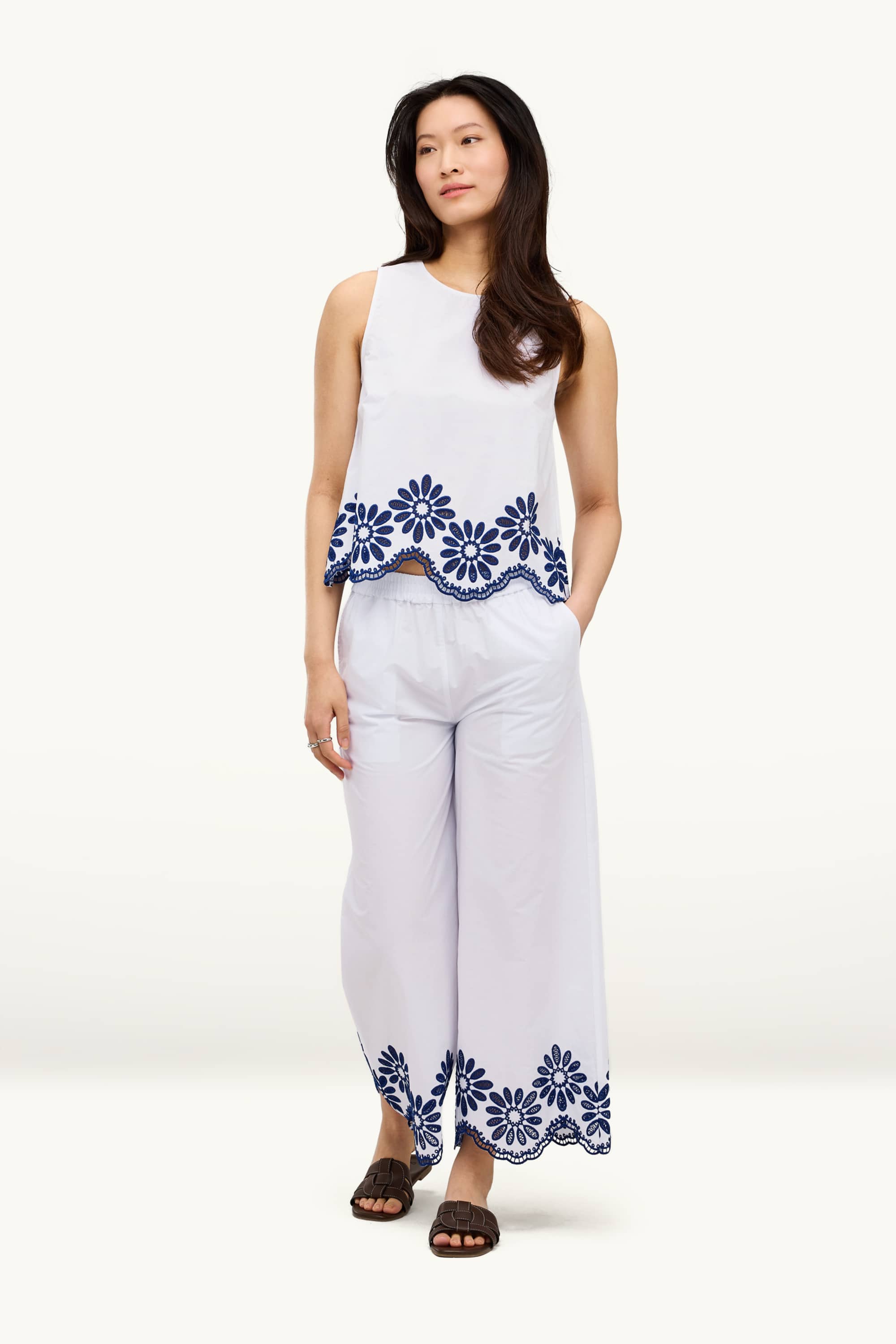 Cloth trousers - mid-rise waist - wide leg - broderie anglaise white / blue
