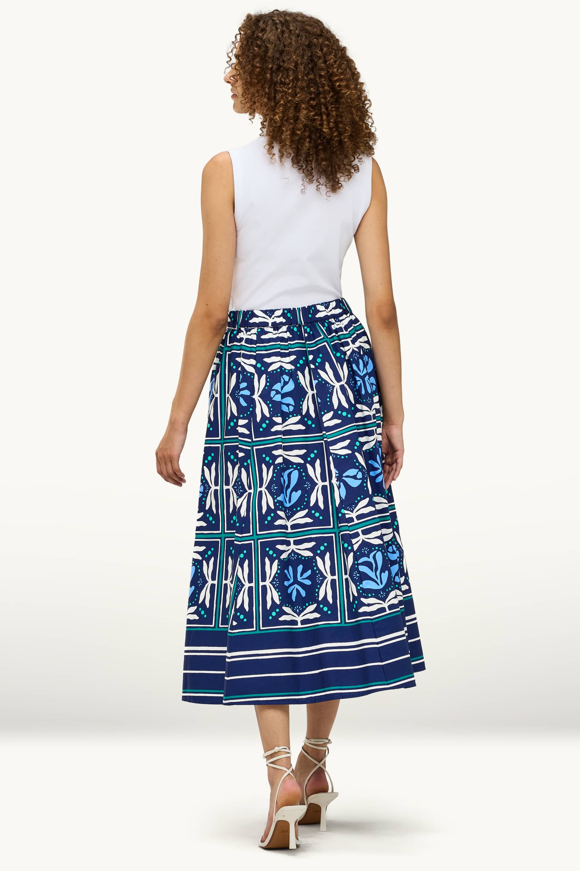 Skirt - patterned blue / white