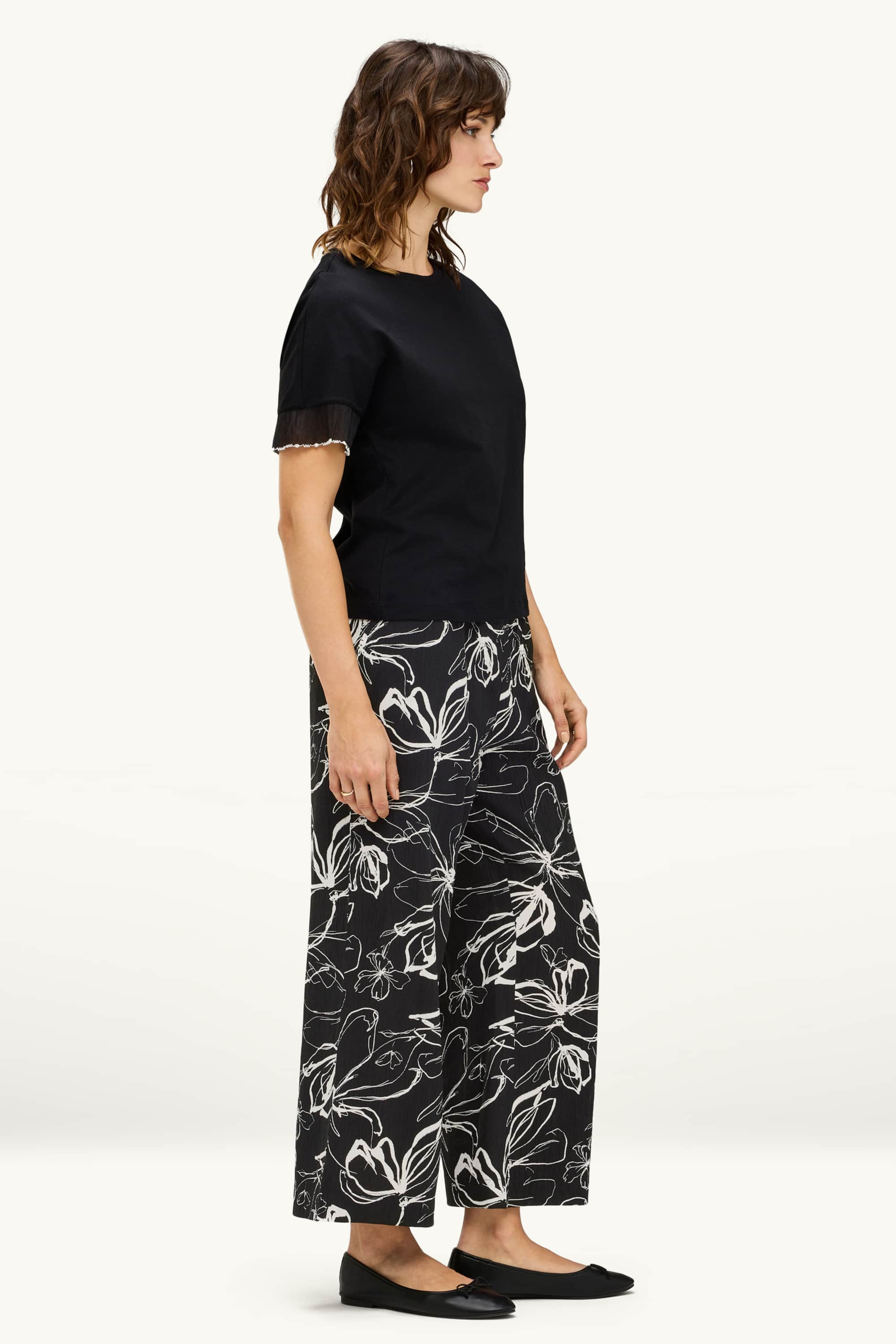 Cropped cloth trousers - high waist - palazzo - floral white / black