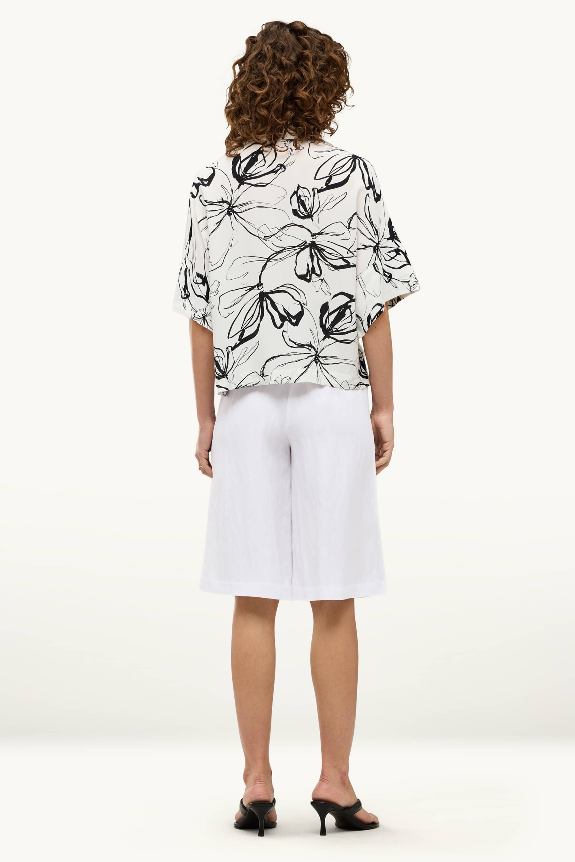 Bermuda shorts with belt - high waist white
