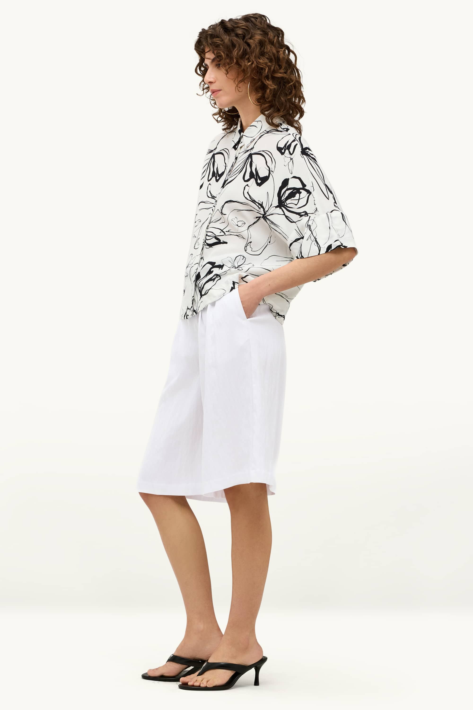 Bermuda shorts with belt - high waist white