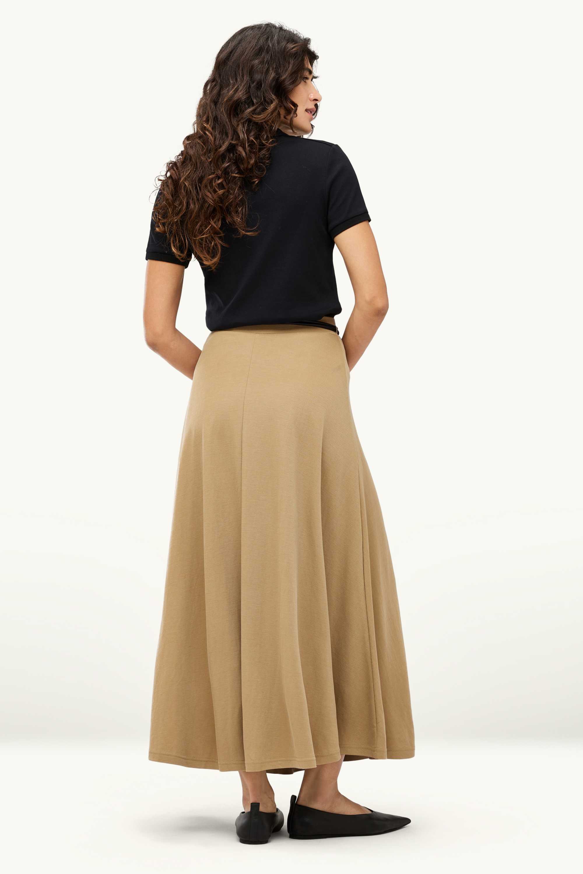 Skirt with belt beige