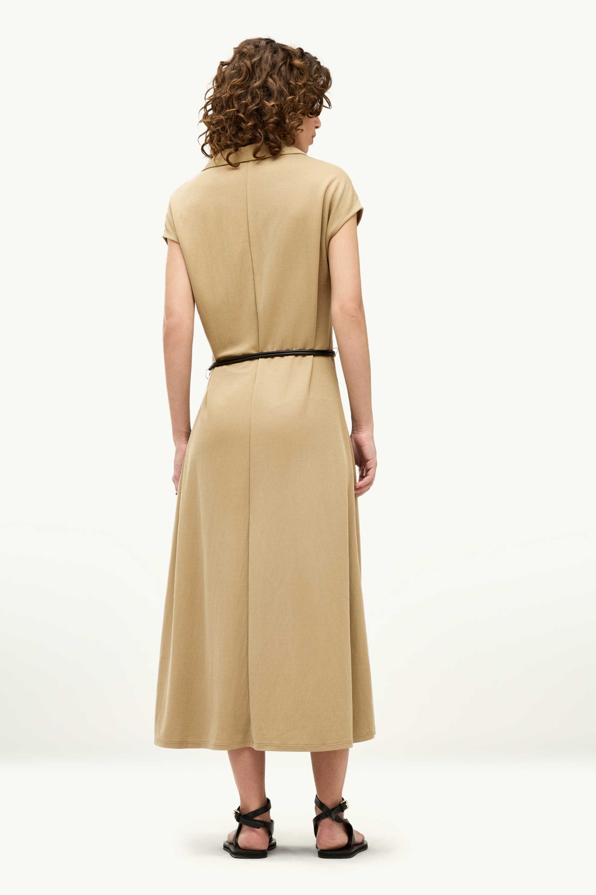 Fit & flare dress with belt and V-neck beige