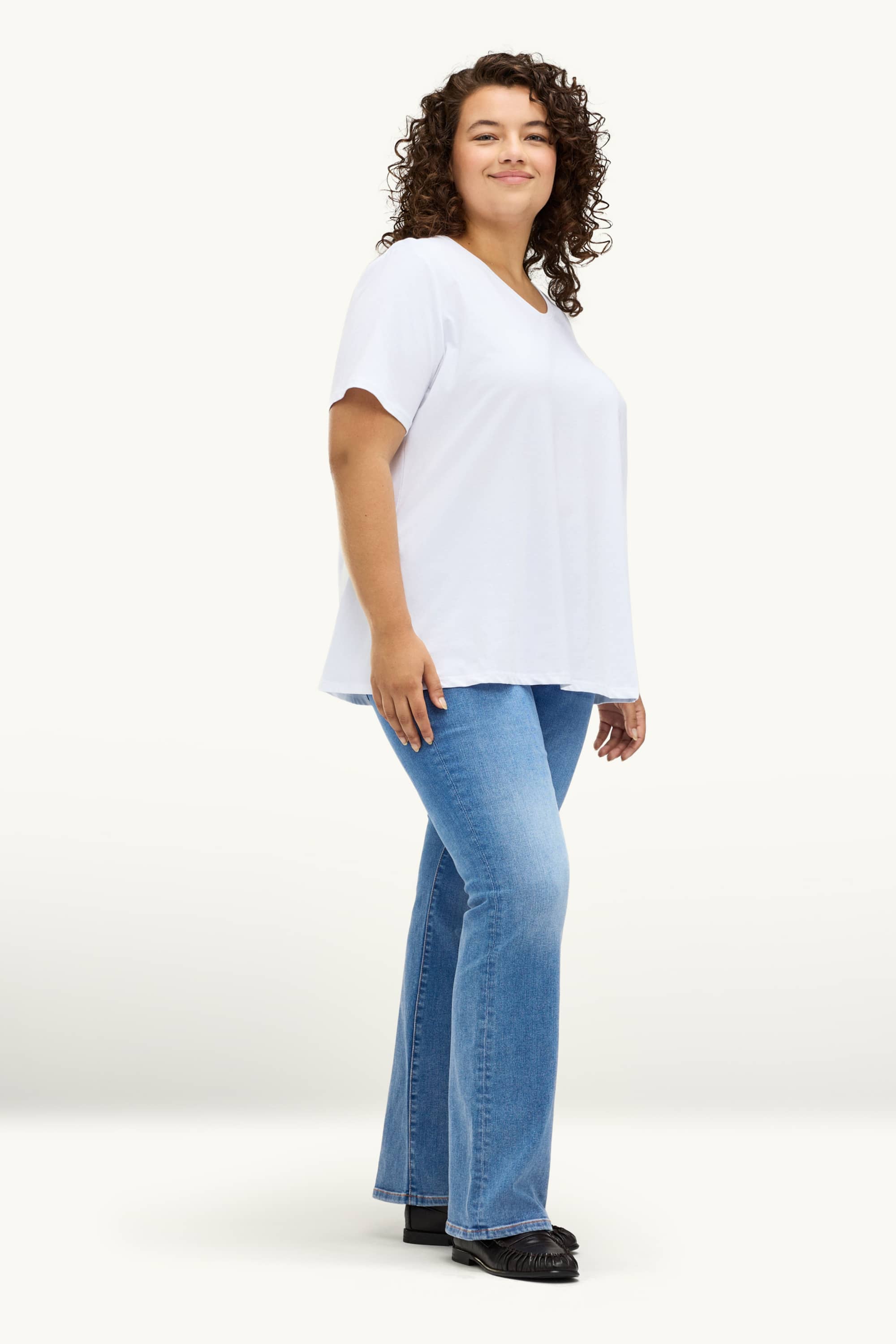 Bootcut jeans - mid-rise waist - shaping jeans - LYCRA® blue denim