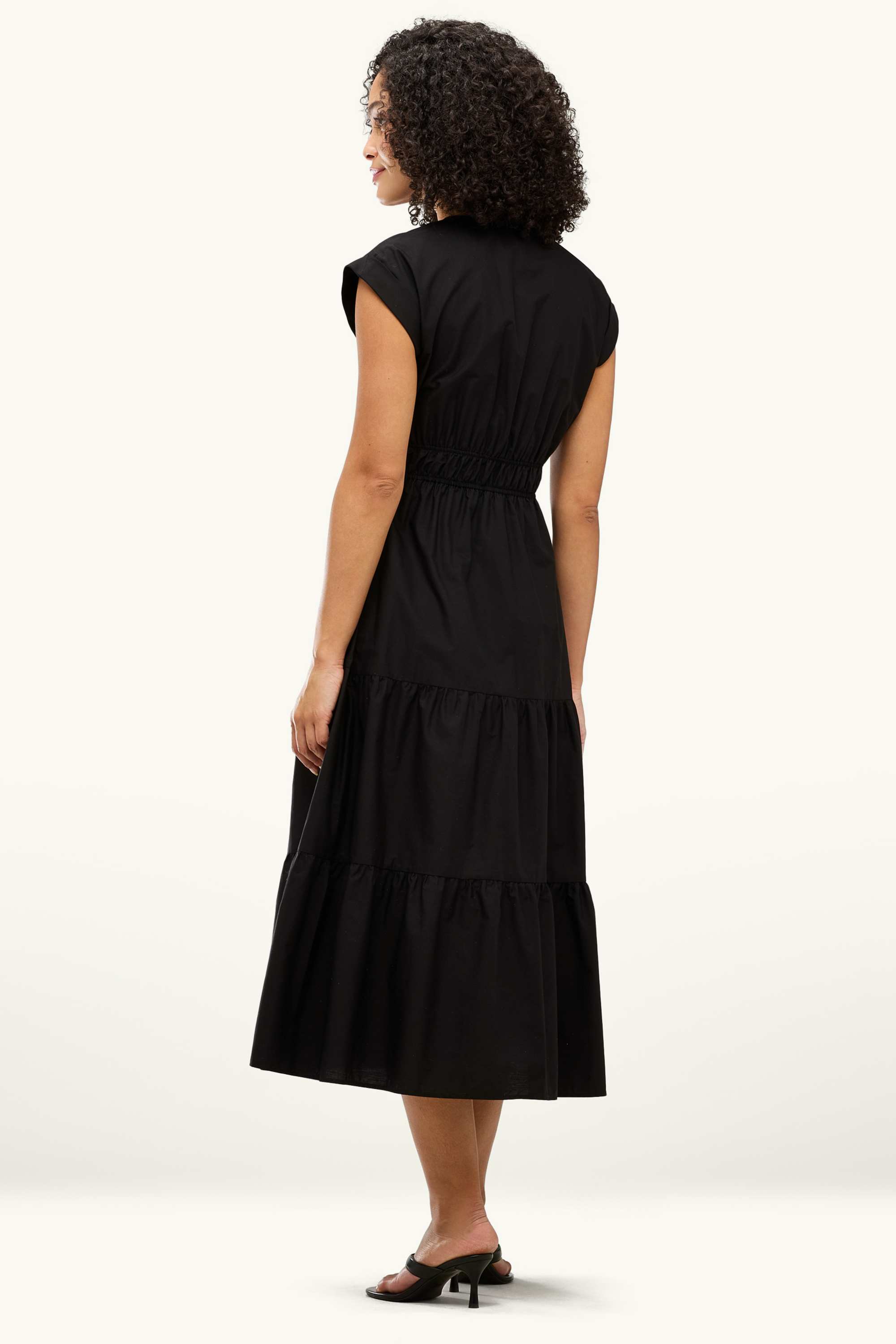 Fit & flare V-neck dress black
