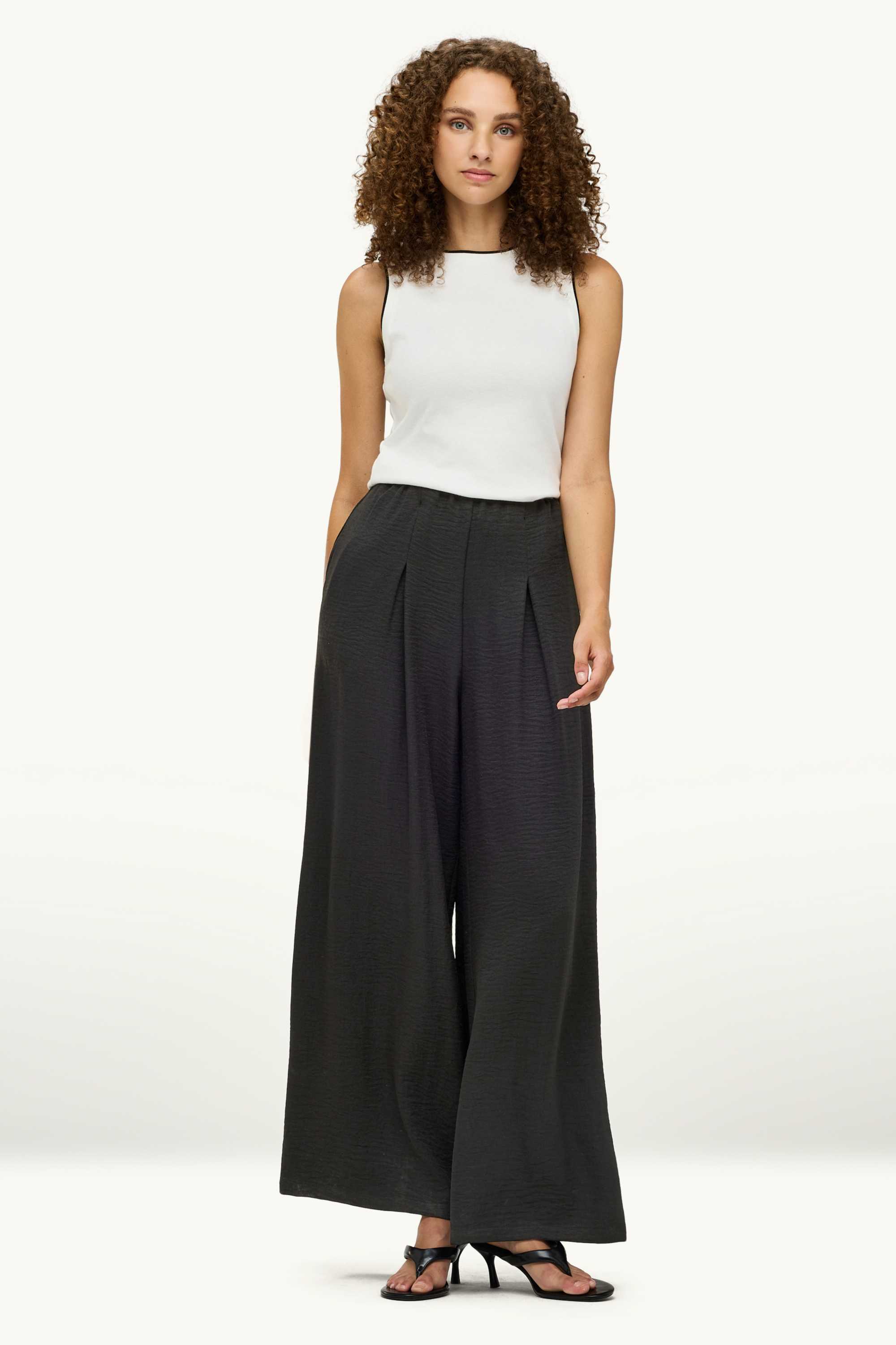 Cloth trousers - mid-rise waist - wide leg black