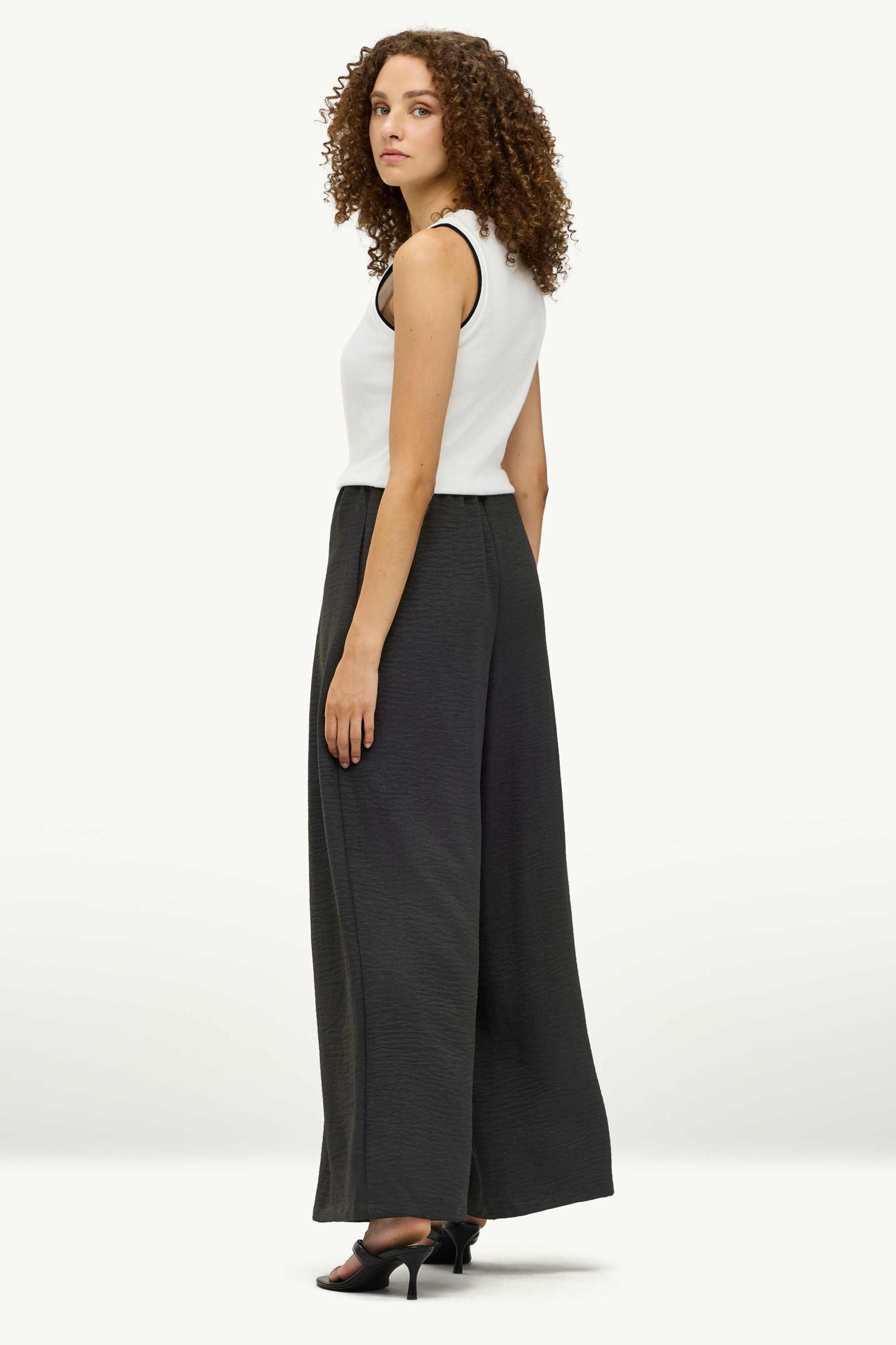 Cloth trousers - mid-rise waist - wide leg black