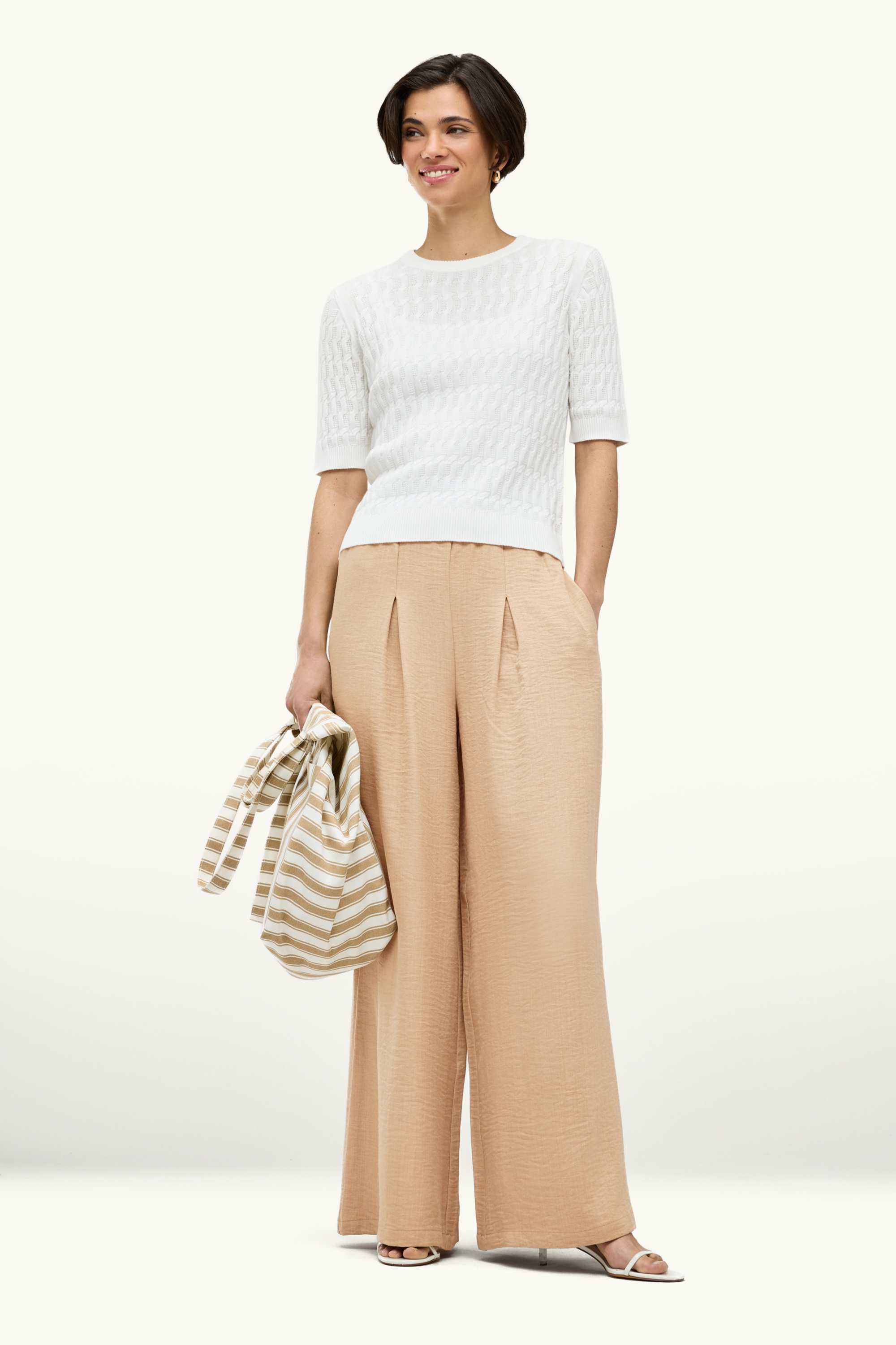 Cloth trousers - mid-rise waist - wide leg beige
