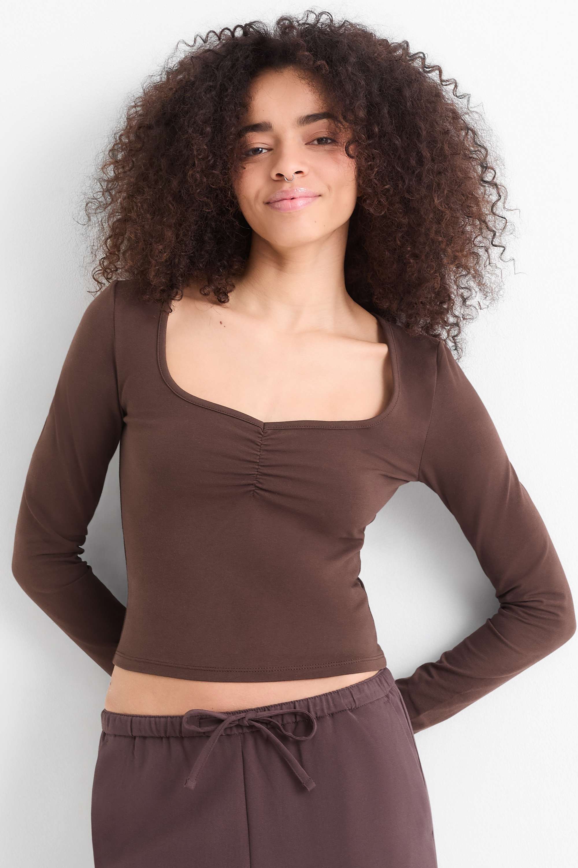 Cropped long sleeve top - slim fit dark brown