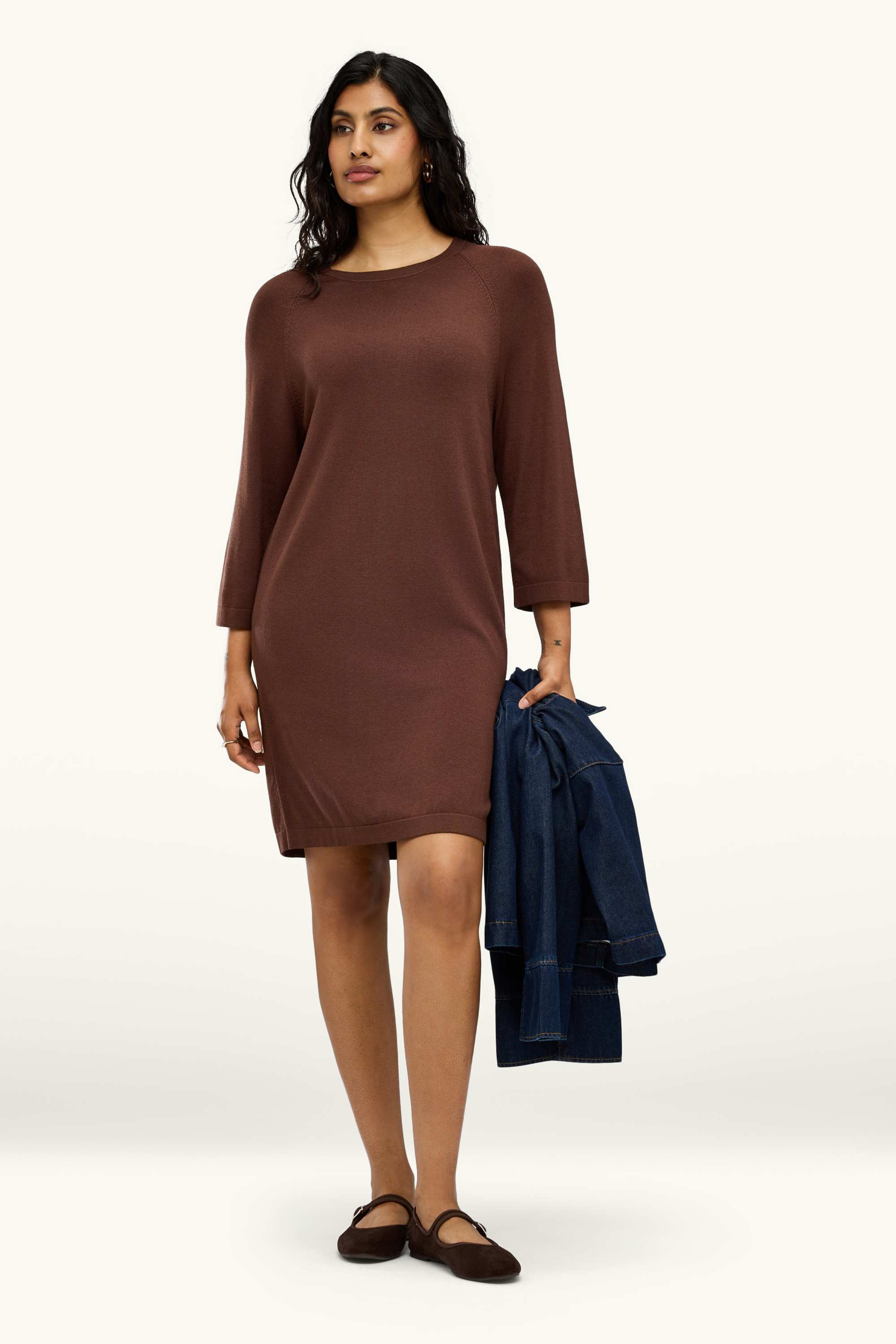 Knitted dress - straight fit brown