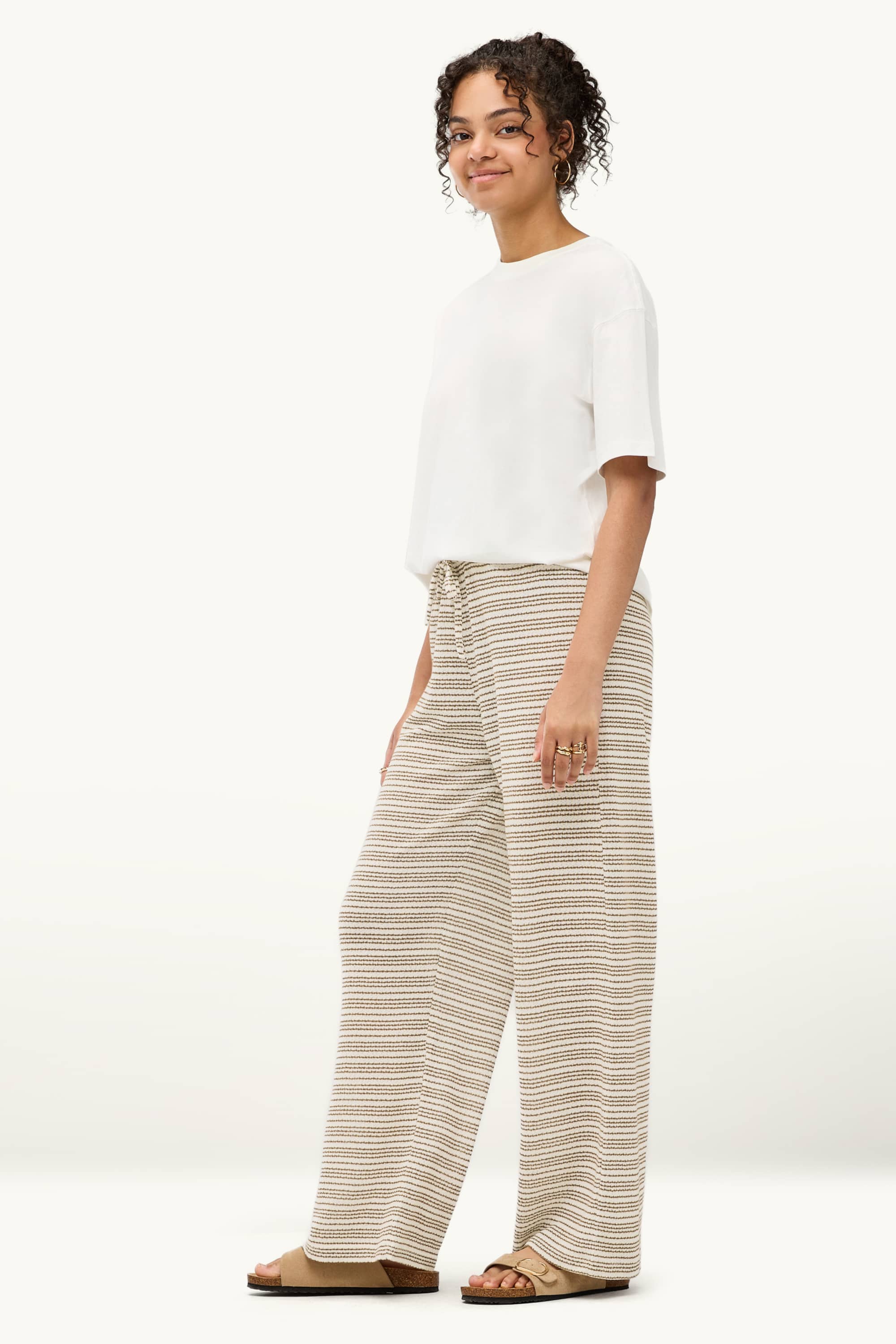 Knitted trousers - mid-rise waist - wide leg - striped light brown