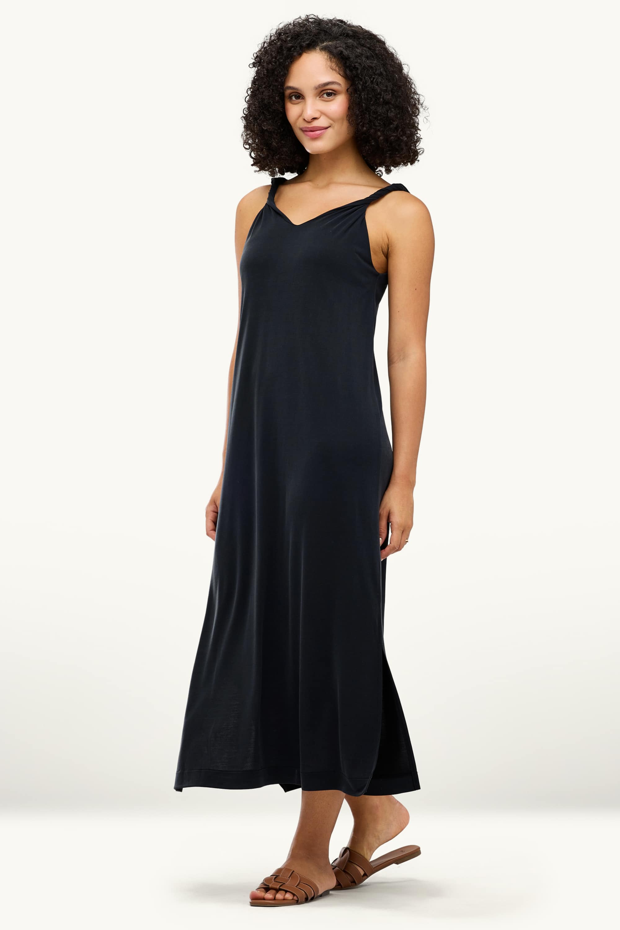 V-neck dress - straight fit black