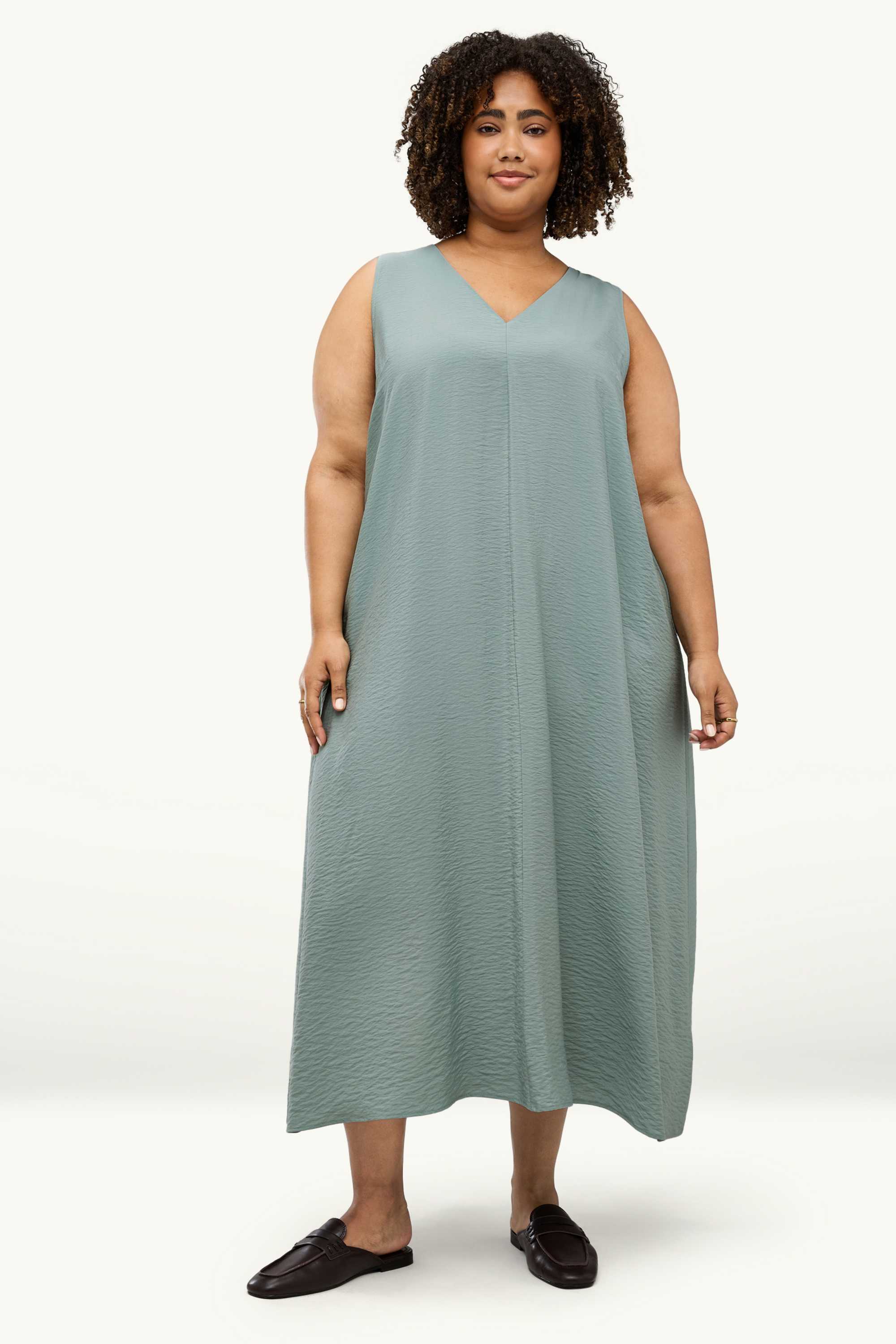 A-line dress with V-neck and viscose mint green