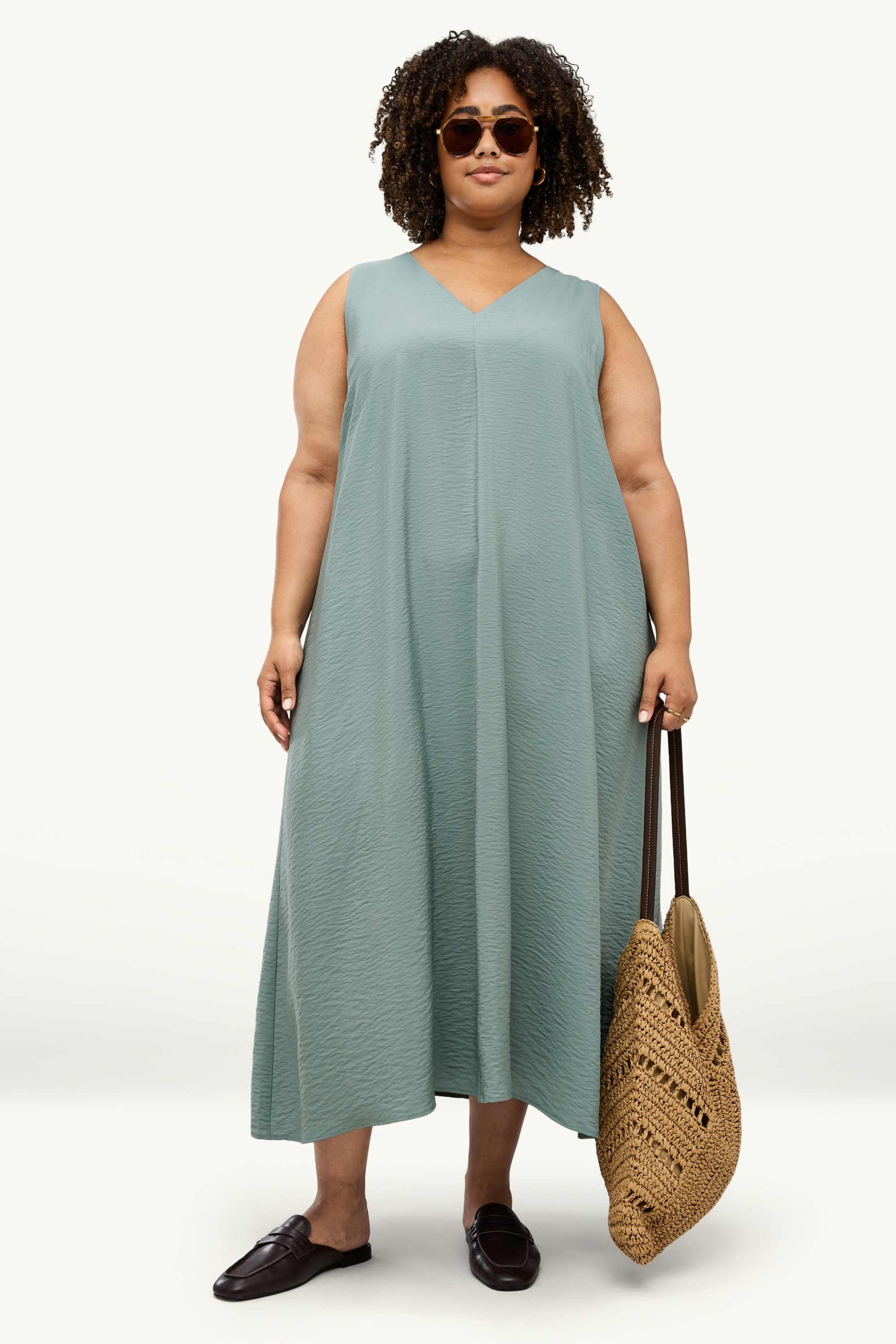 A-line dress with V-neck and viscose mint green