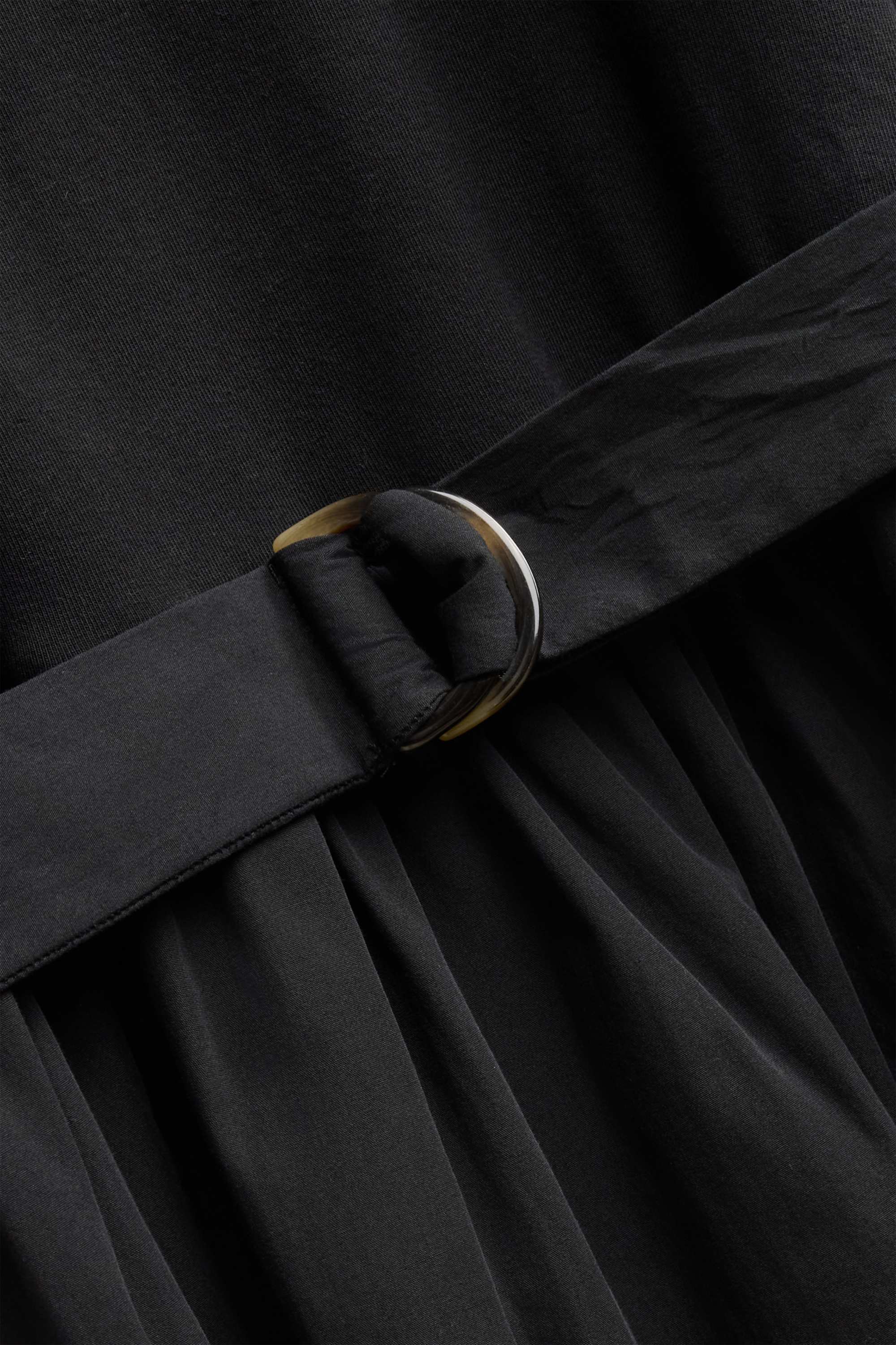 Fit & flare dress with belt black