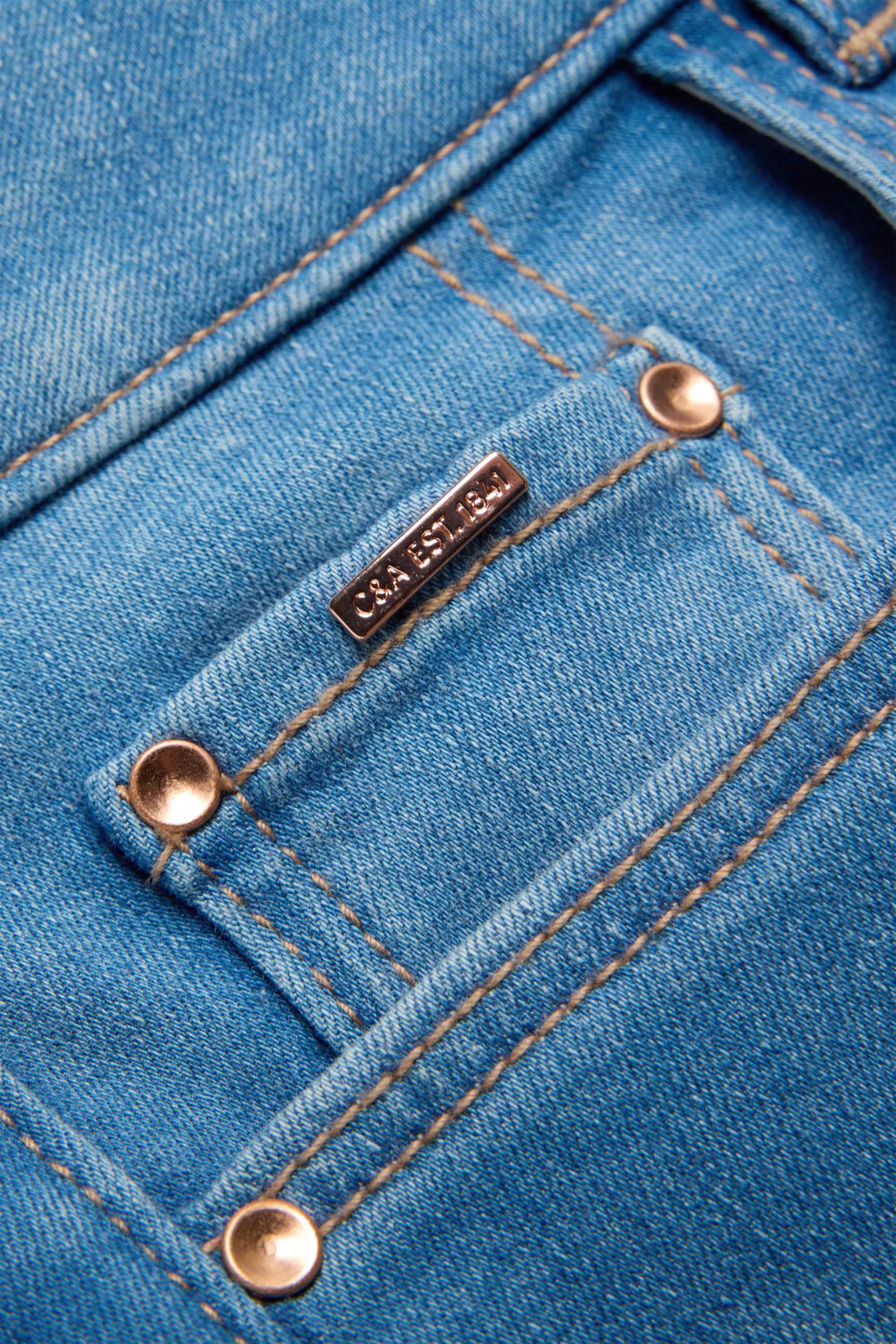 Cropped straight jeans - mid-rise waist blue denim