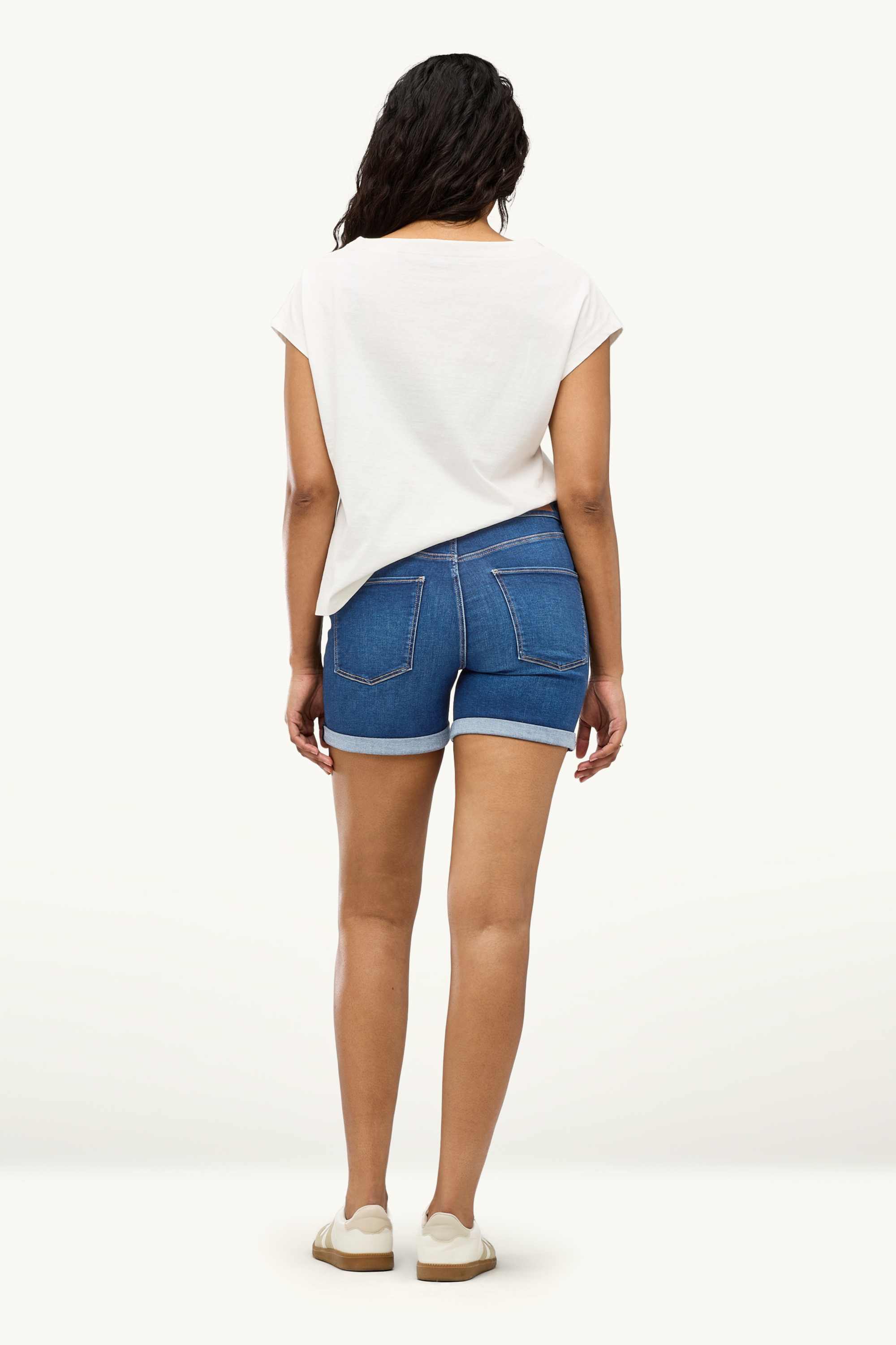 Denim shorts - mid-rise waist blue denim