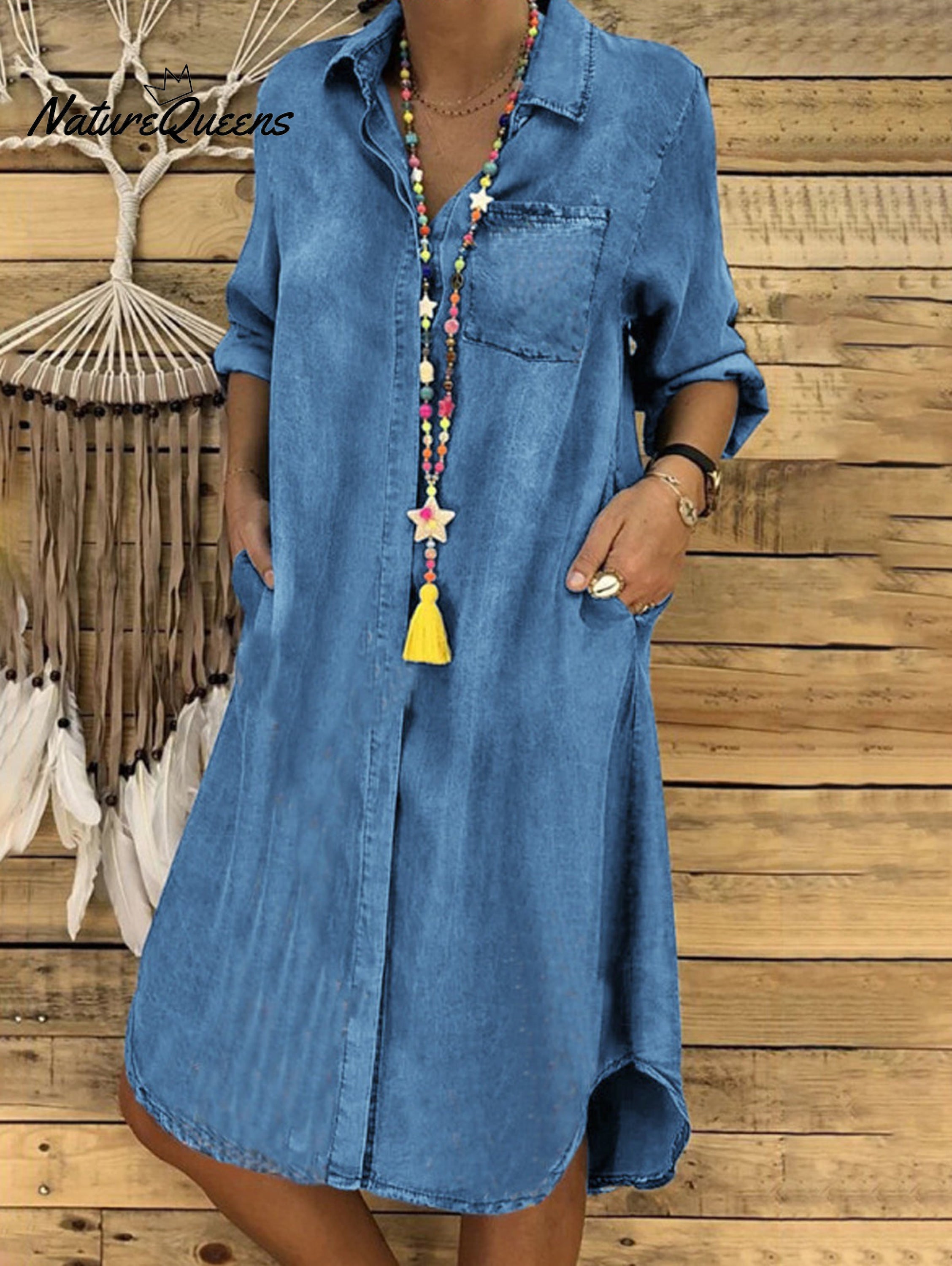 Lässiges, unifarbenes Denim-Midikleid mit Umlegekragen, einreihiger Knopfleiste und Taschen
