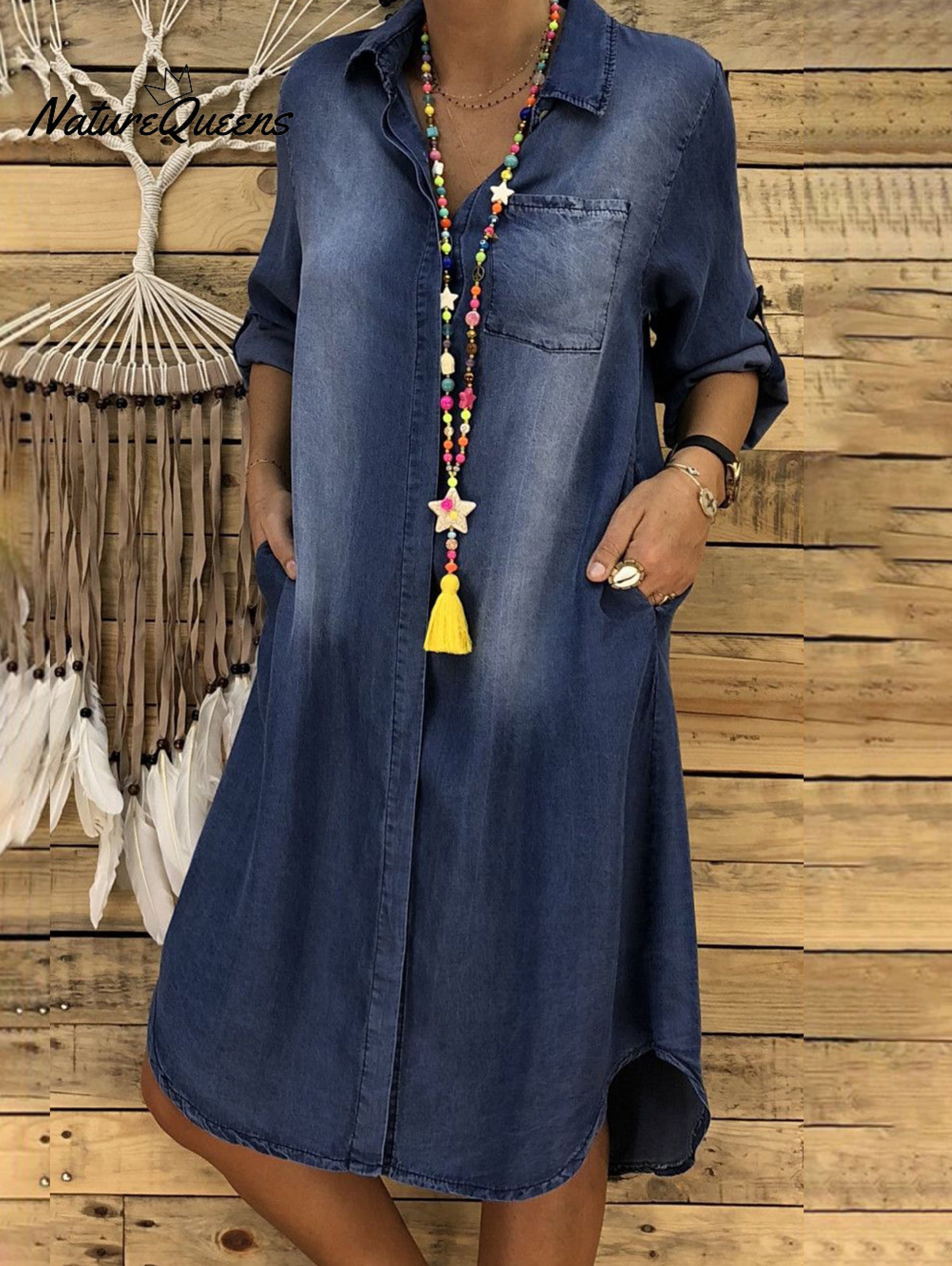 Lässiges, unifarbenes Denim-Midikleid mit Umlegekragen, einreihiger Knopfleiste und Taschen