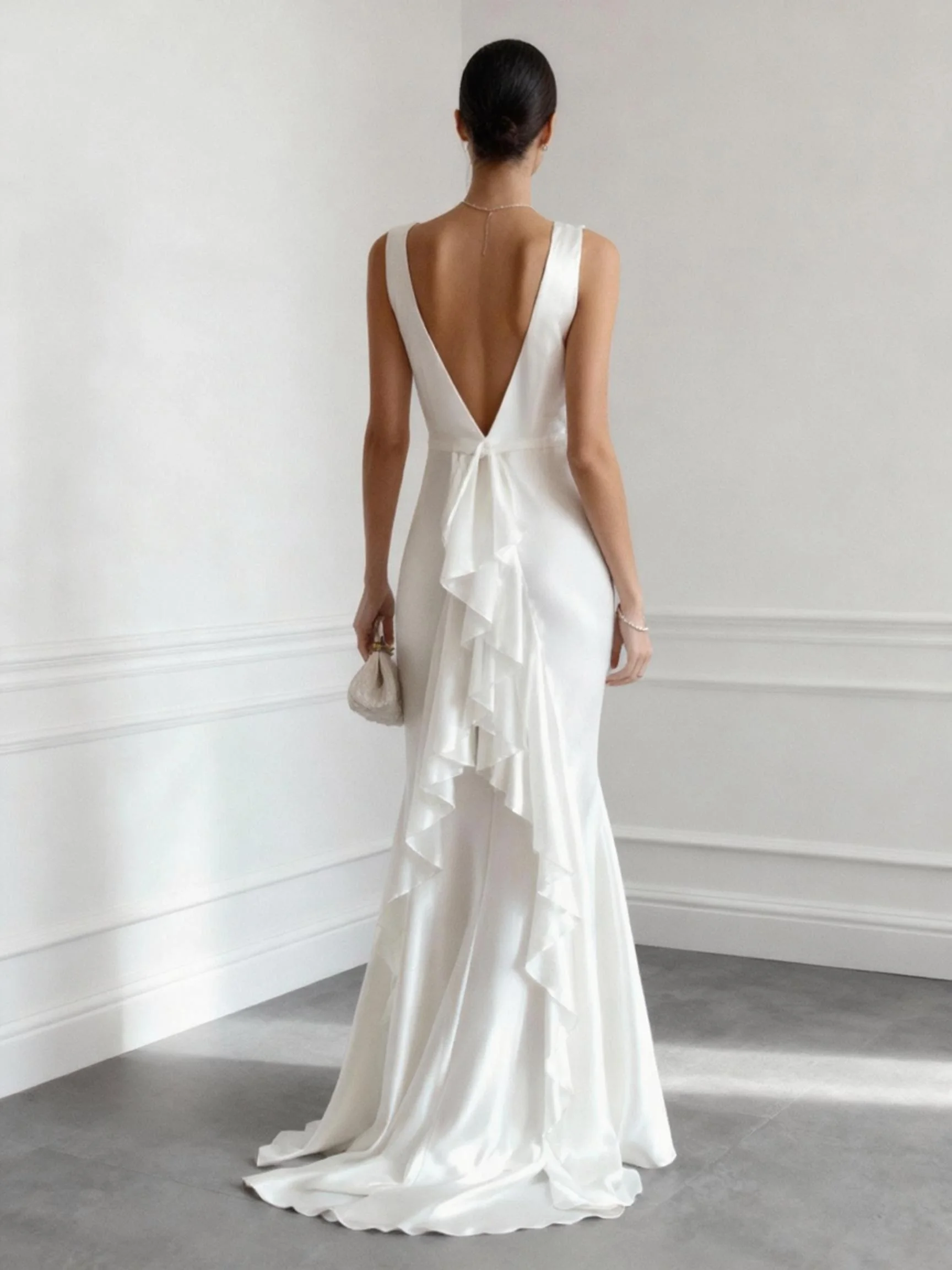 White Boat Neck Sleeveless Ruffled Backless Gown Bridal/Wedding Dress
