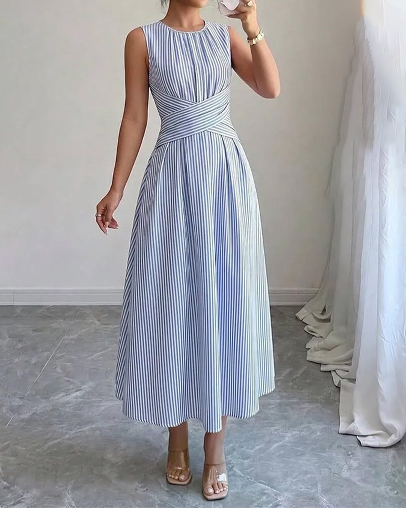 Elegant striped maxi dress with a twist waist – Airy & form-fitting