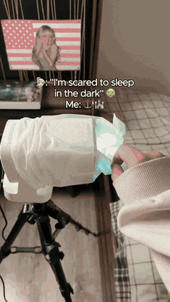 StoryVerse projector creating a soft bedtime atmosphere
