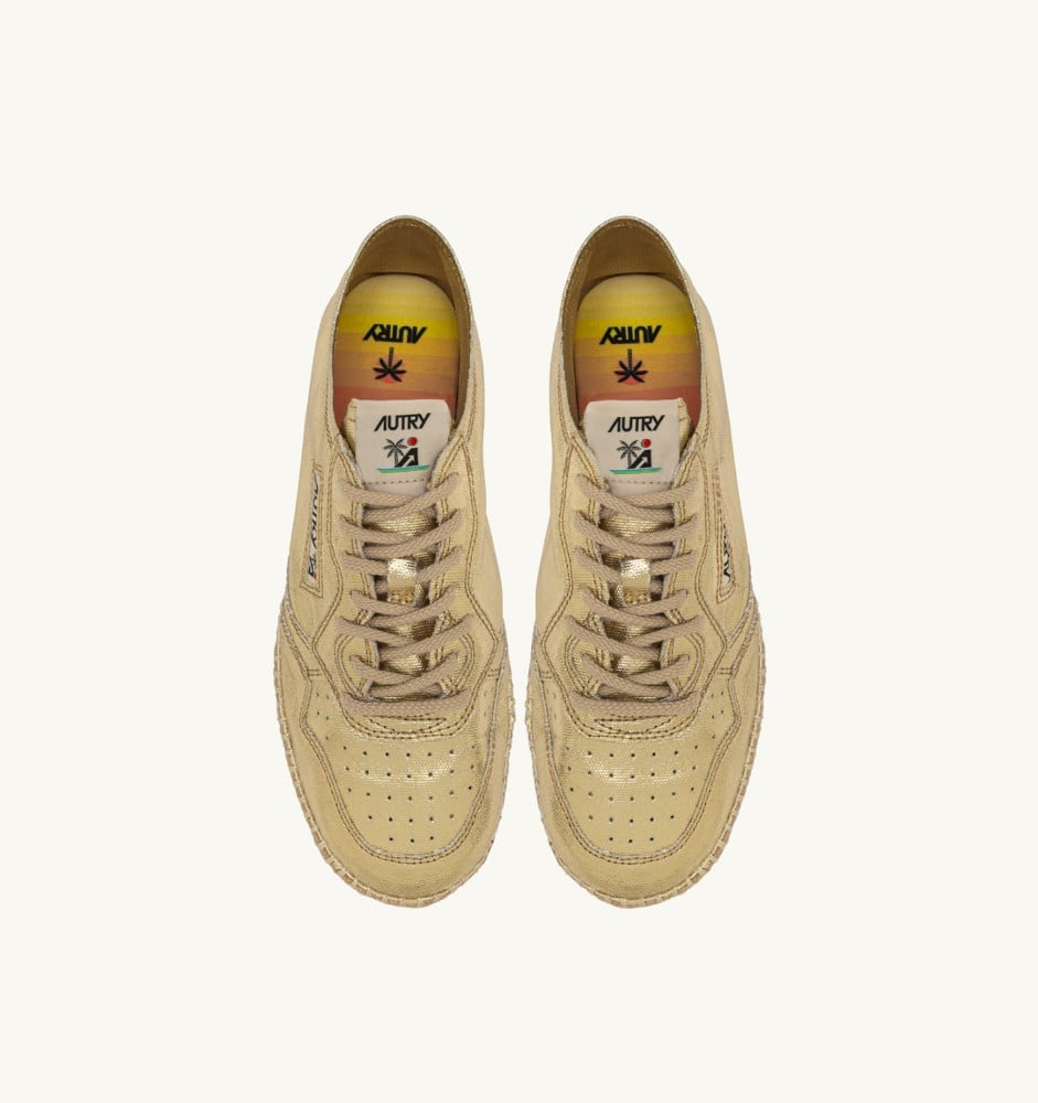 SANDY IN GOLD CANVAS