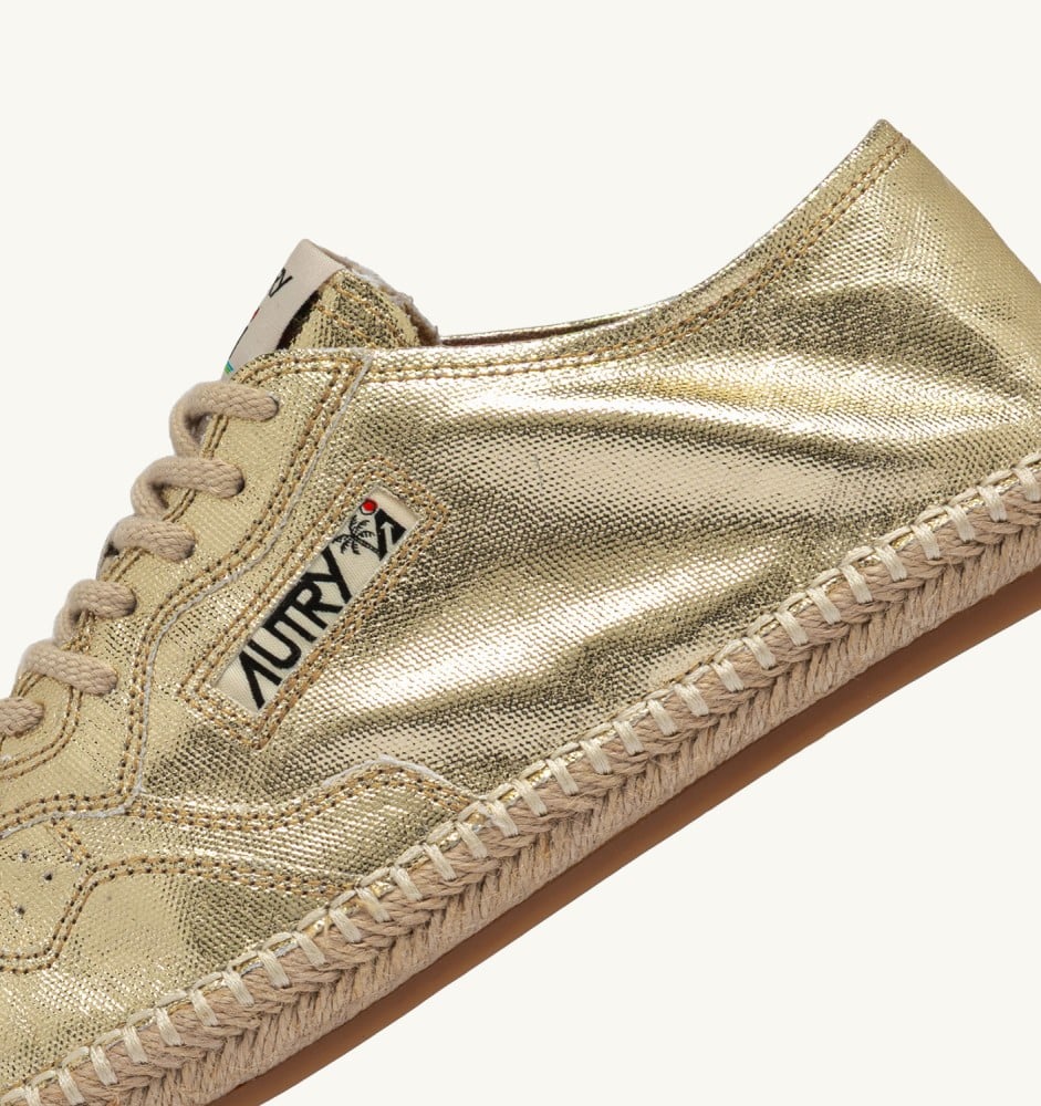 SANDY IN GOLD CANVAS