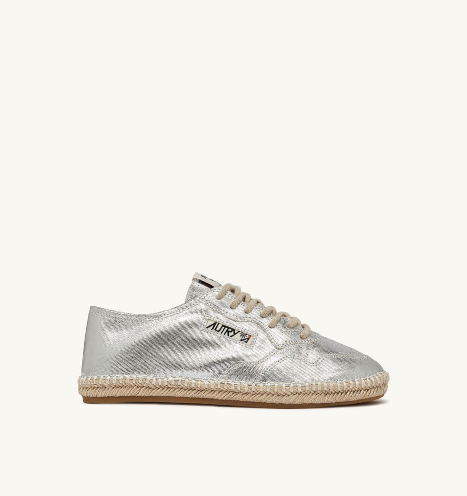 SANDY IN SILVER CANVAS