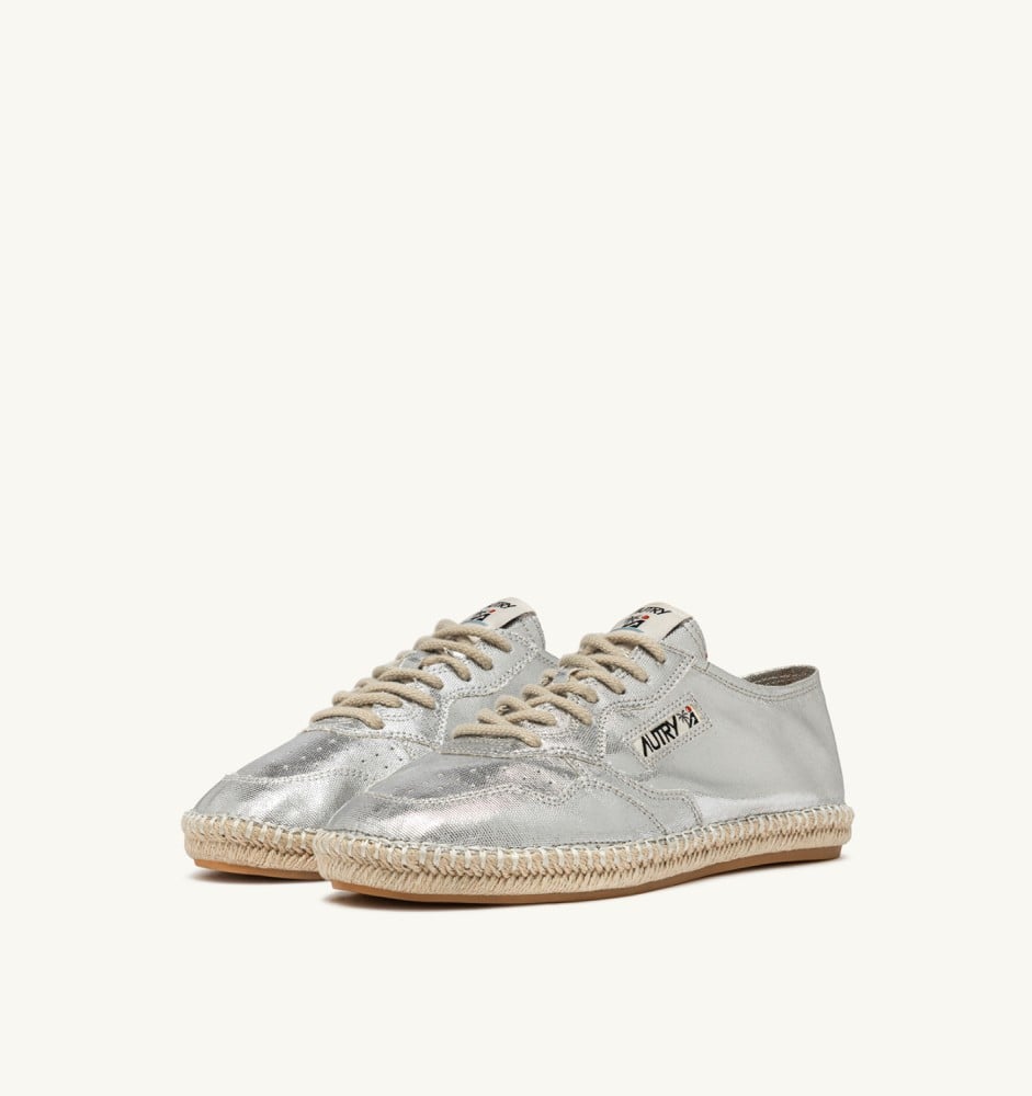 SANDY IN SILVER CANVAS
