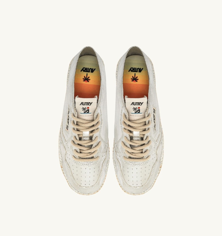 SANDY IN SILVER CANVAS