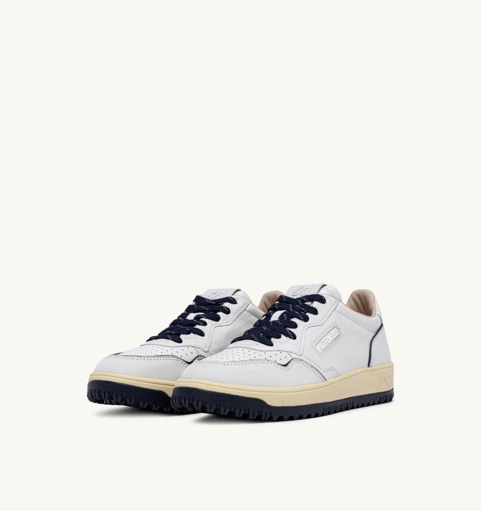 GOLF LOW IN WHITE AND NAVY LEATHER