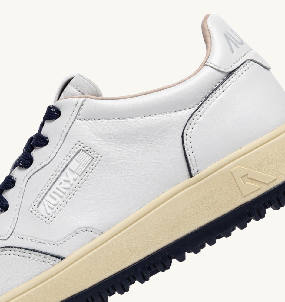 GOLF LOW IN WHITE AND NAVY LEATHER
