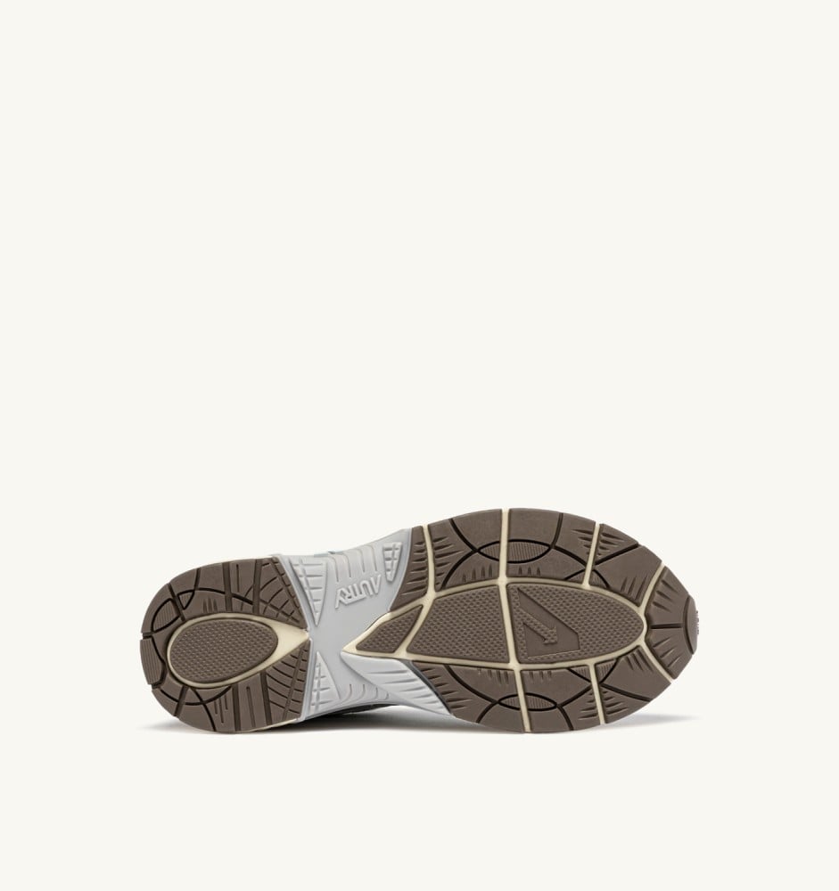 HYPERWAY IN SILVER, SPA BLUE AND CHOCOLATE CHIP SYNTHETIC LEATHER AND MESH