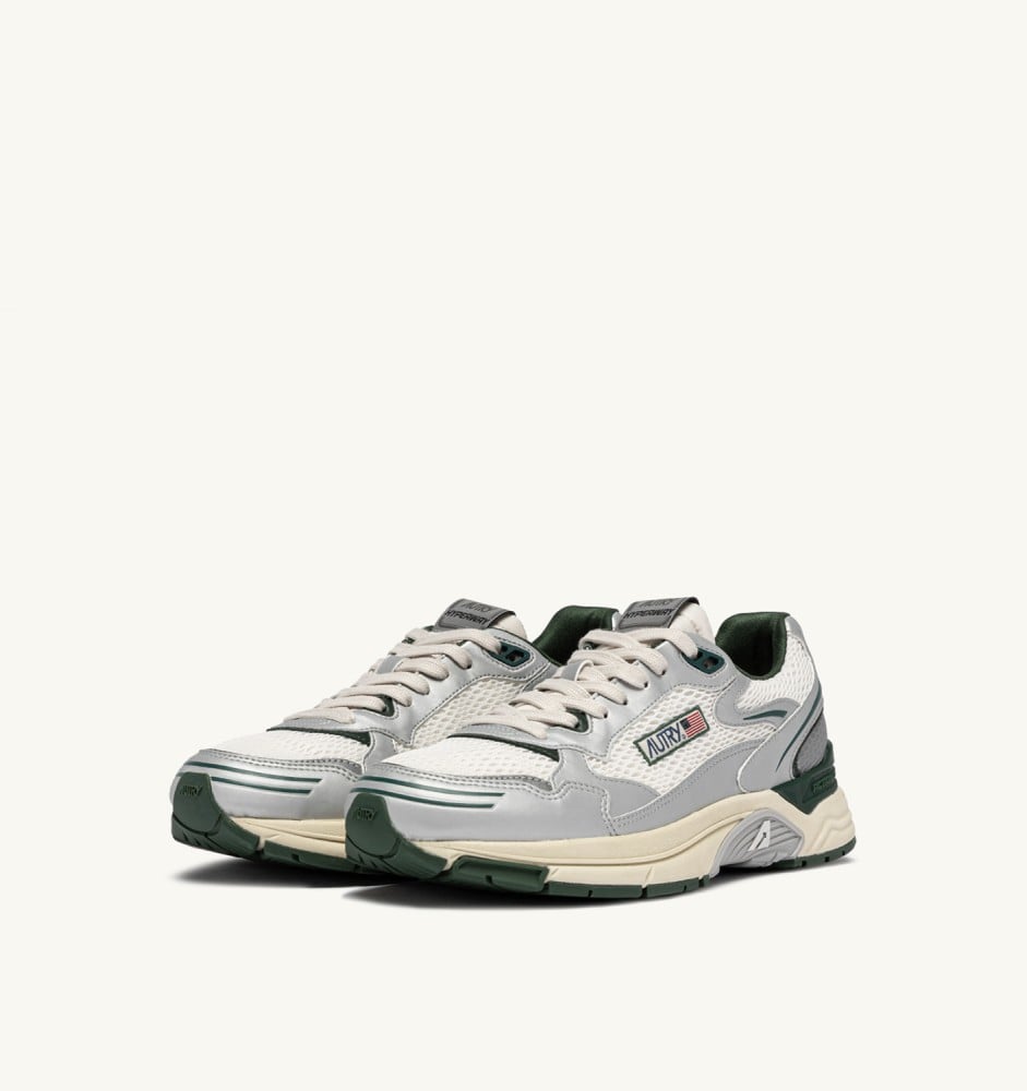 HYPERWAY IN SILVER, WHISPER WHITE AND MOUNTAIN SYNTHETIC LEATHER AND MESH