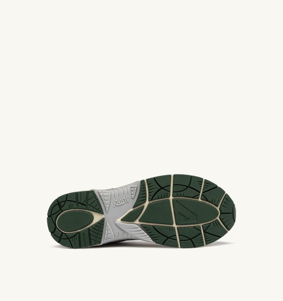 HYPERWAY IN SILVER, WHISPER WHITE AND MOUNTAIN SYNTHETIC LEATHER AND MESH